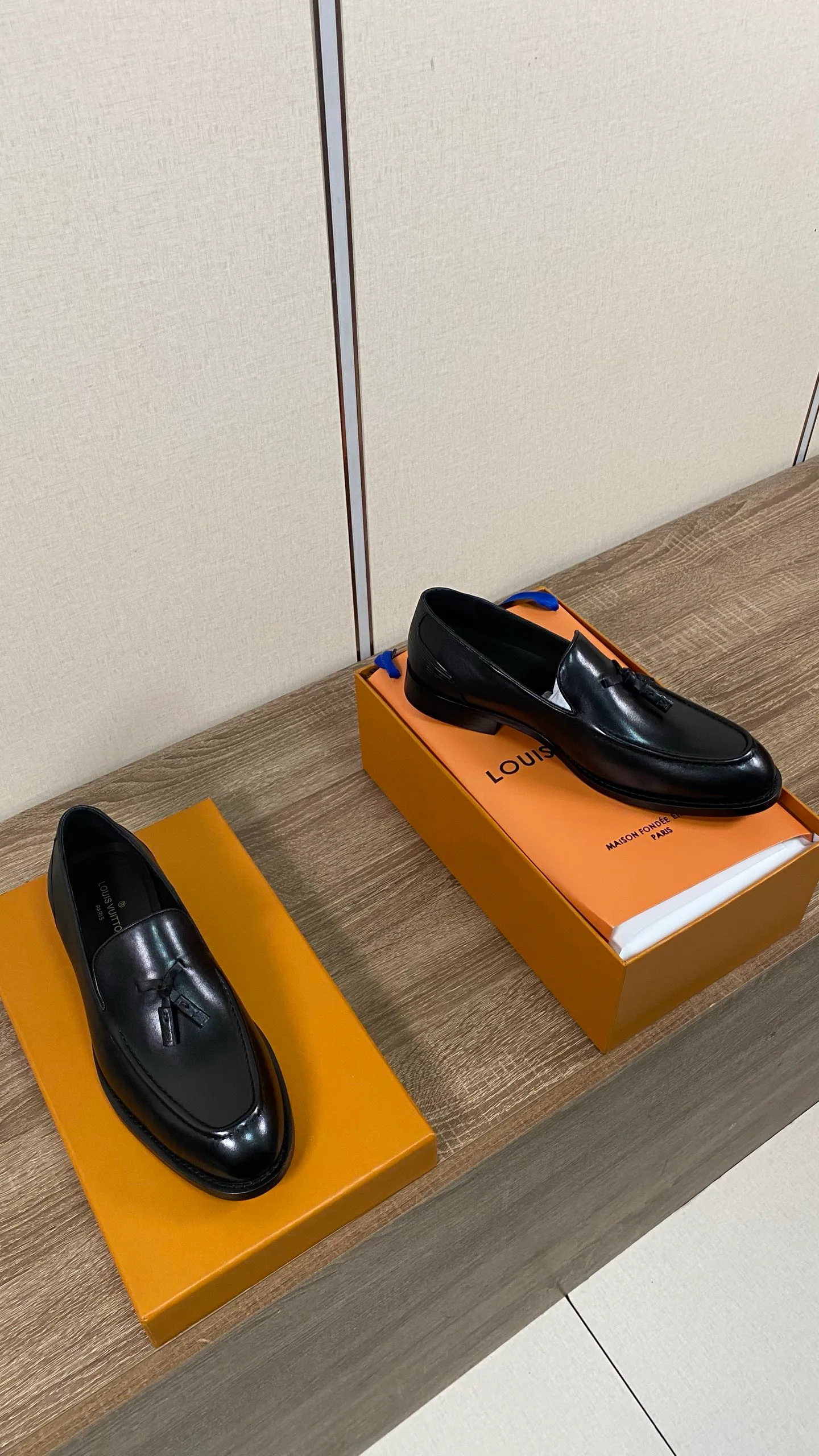 Men's Loafers And Dress Shoes LOUIS VUITTON 18078665