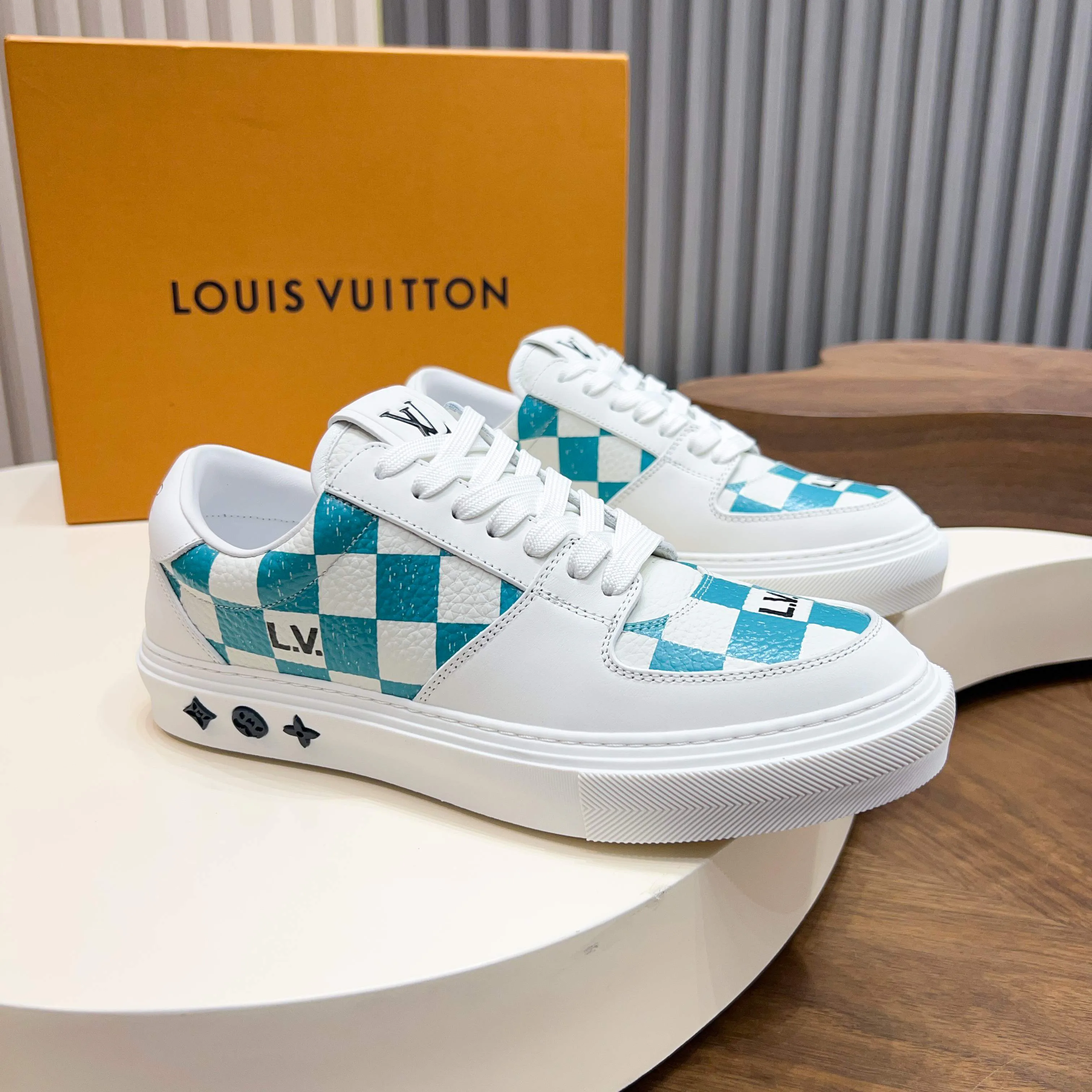 Men's Sneakers LOUIS VUITTON 18117105