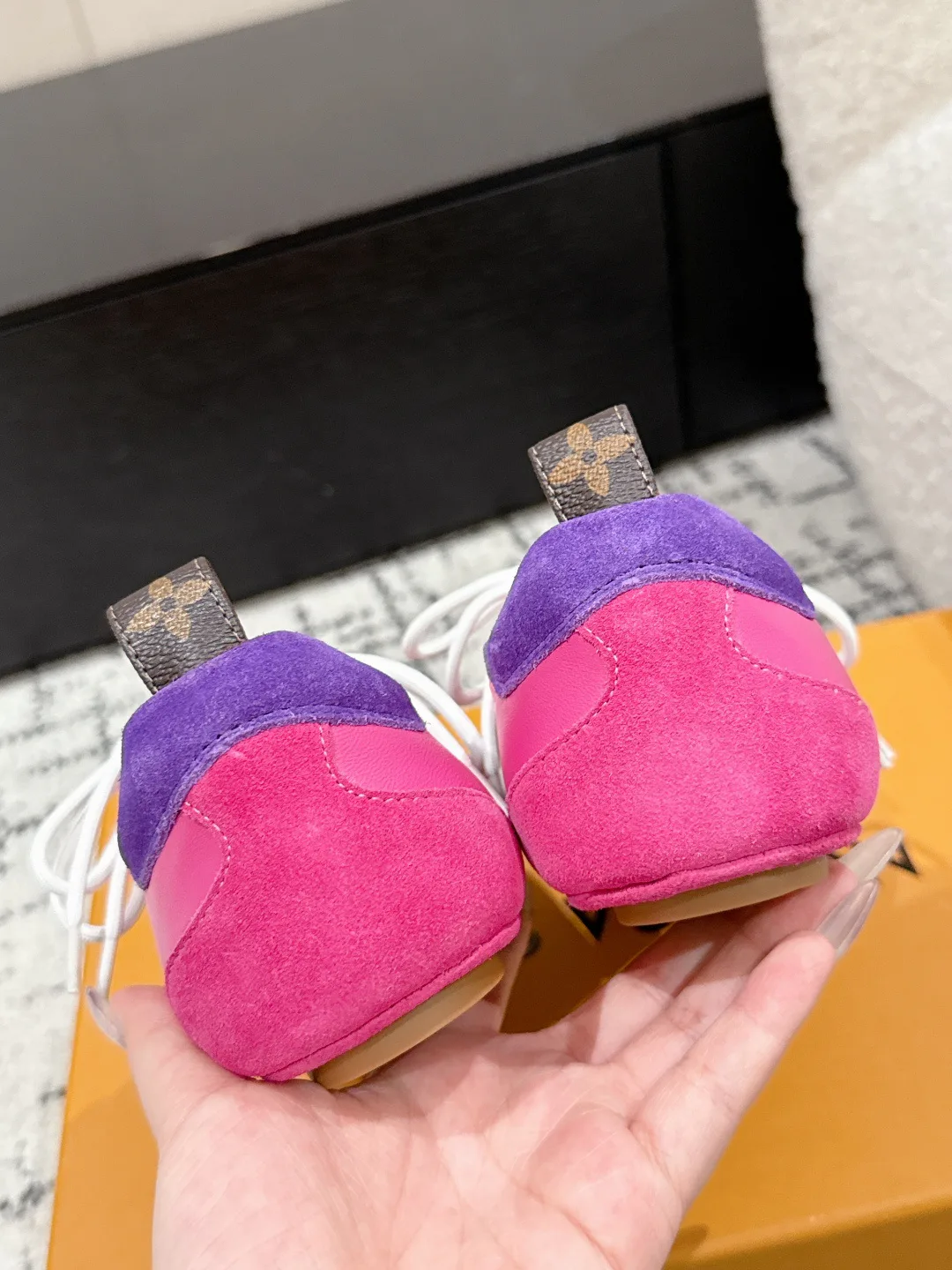 Women's Sneakers LOUIS VUITTON 18409742