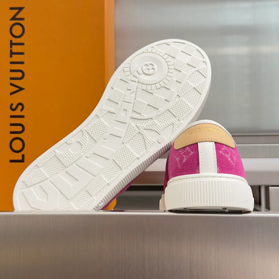 Women's Sneakers LOUIS VUITTON 17950713