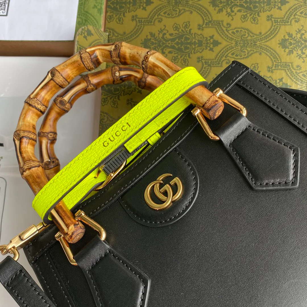 Women's Classic Handbags GUCCI 17947628