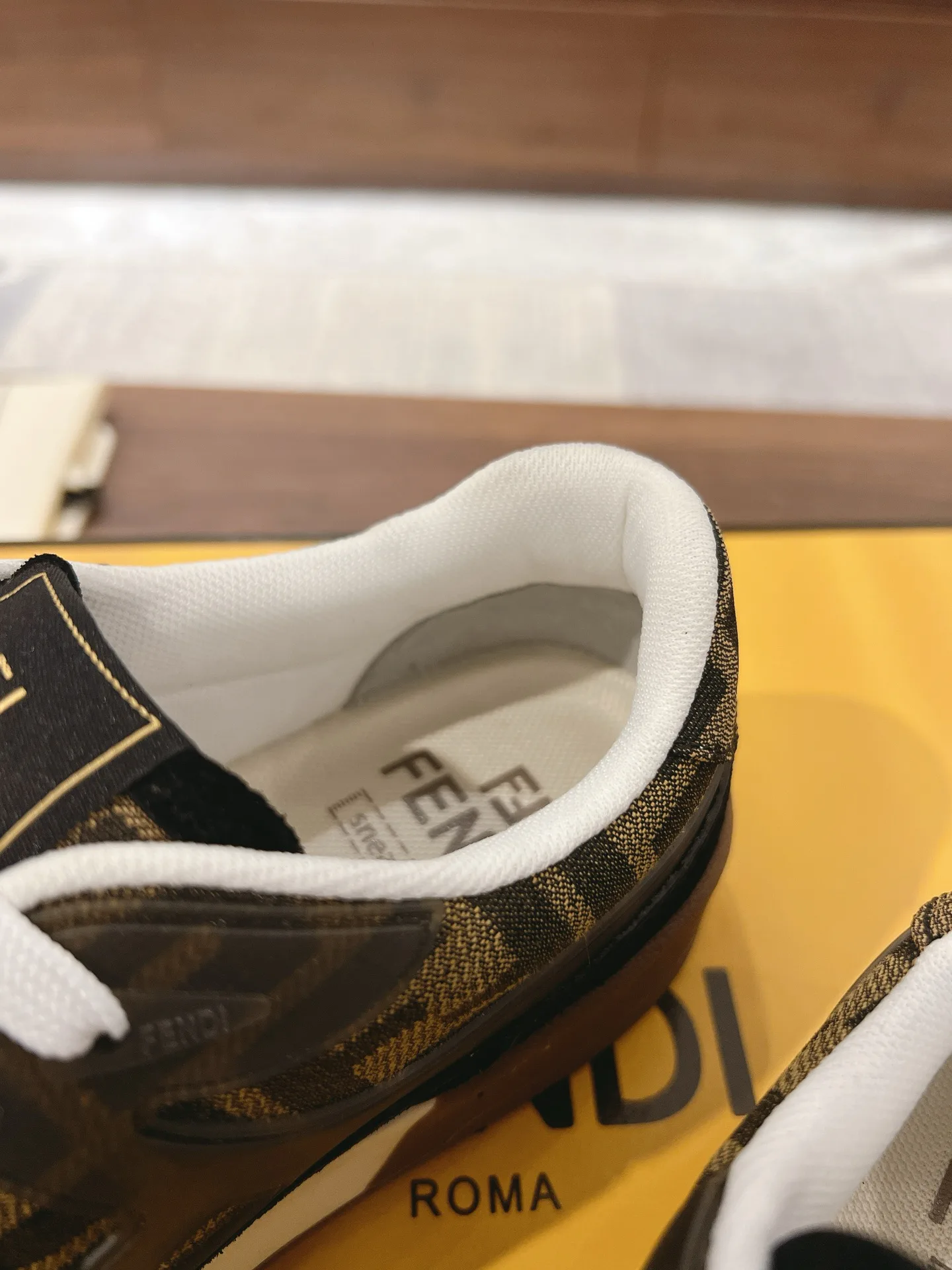 Women's Sneakers FENDI 18219605
