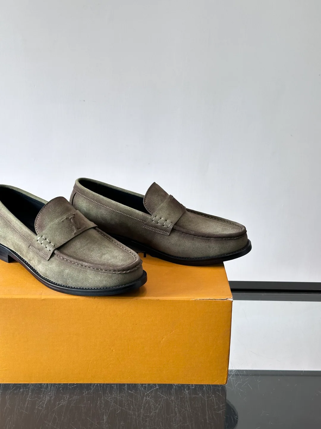 Men's Loafers And Dress Shoes LOUIS VUITTON 18101962