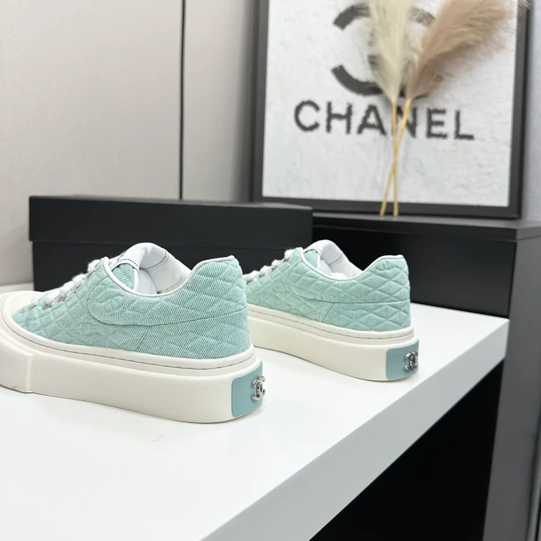 Women's Sneakers CHANEL 17825112