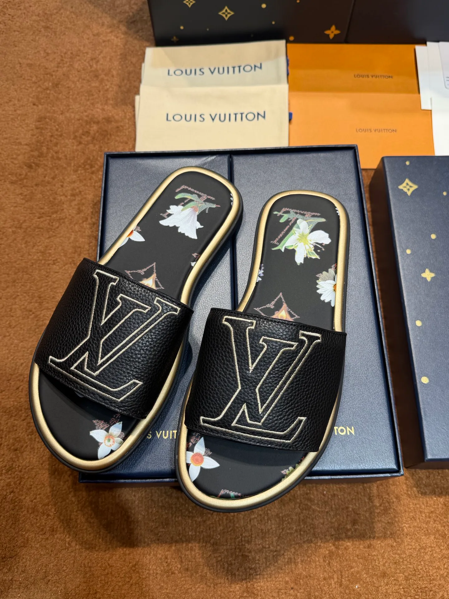 Women's Flip-Flops LOUIS VUITTON 17059504