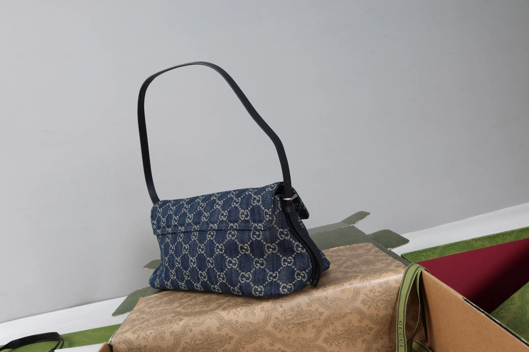 Women's Classic Handbags GUCCI 18065247