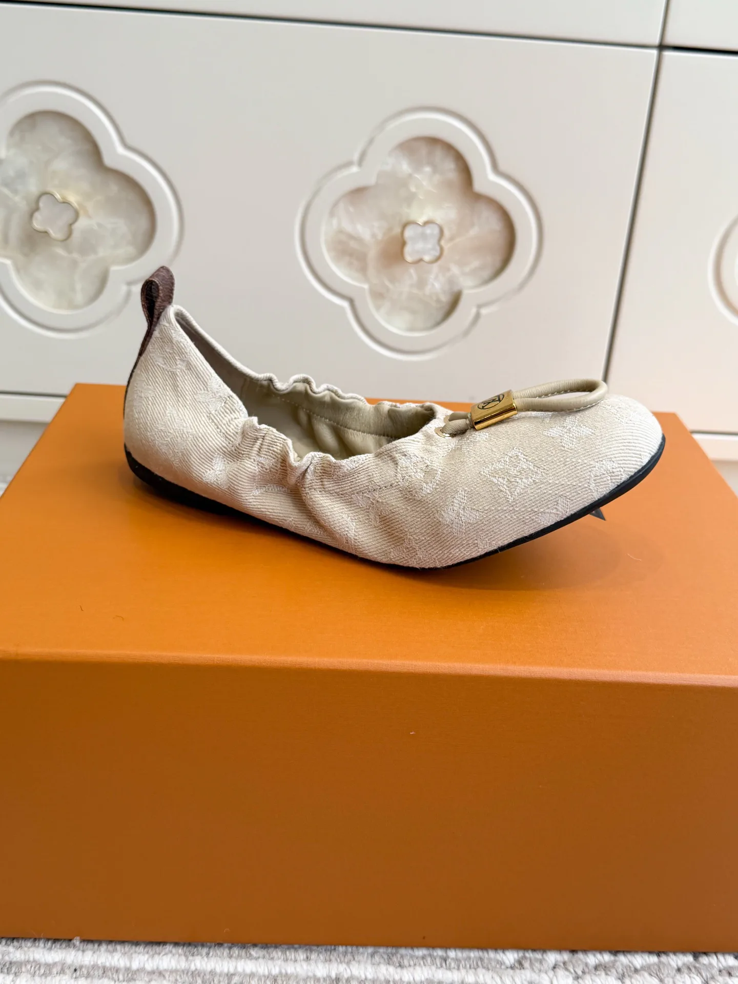 Women's Ballet Flats LOUIS VUITTON 18414280