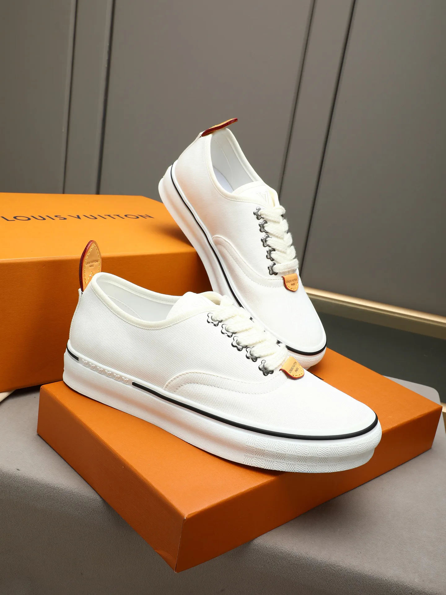 Women's Sneakers LOUIS VUITTON 17947253