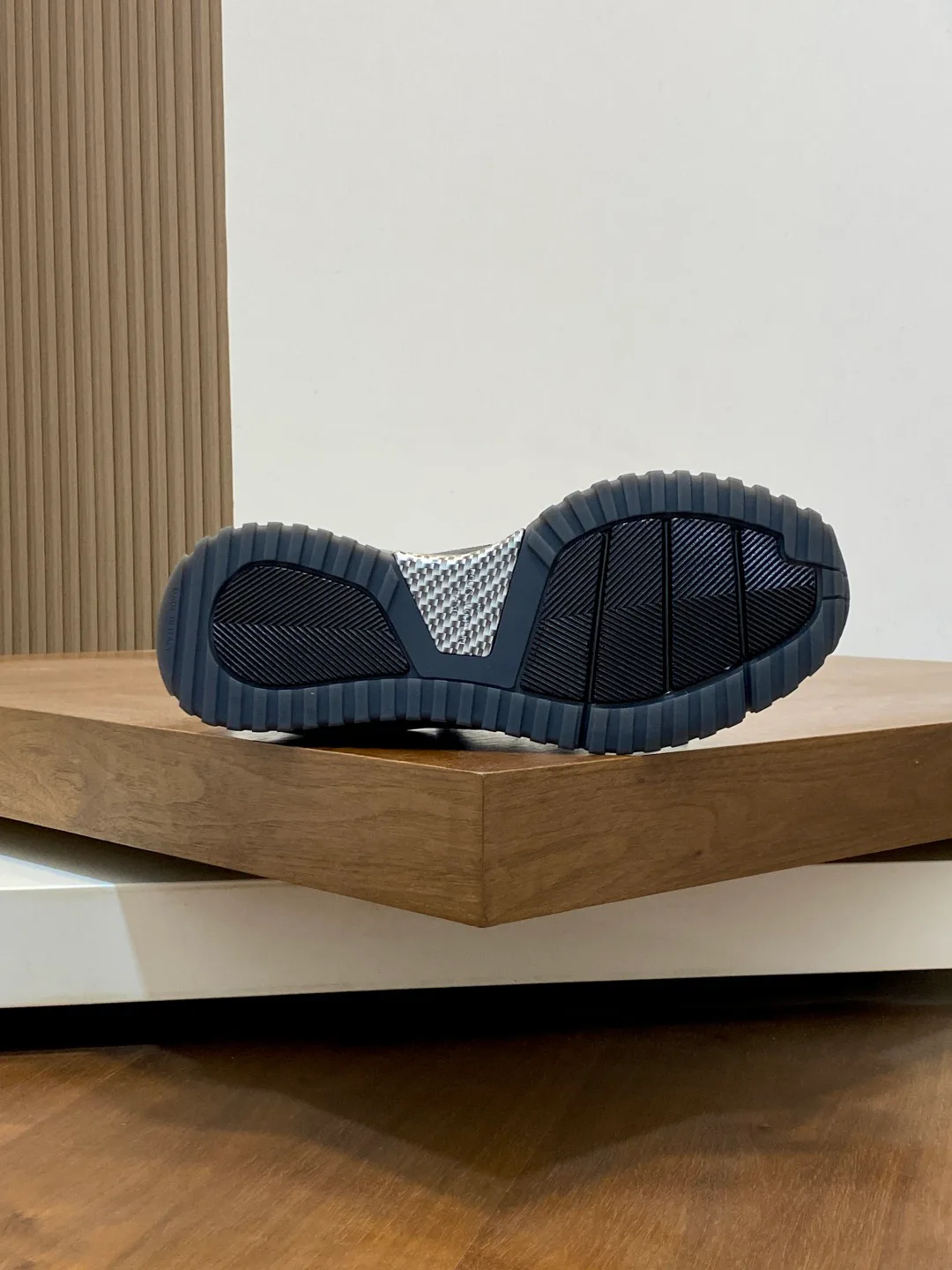 Men's Sneakers LOUIS VUITTON 18337596