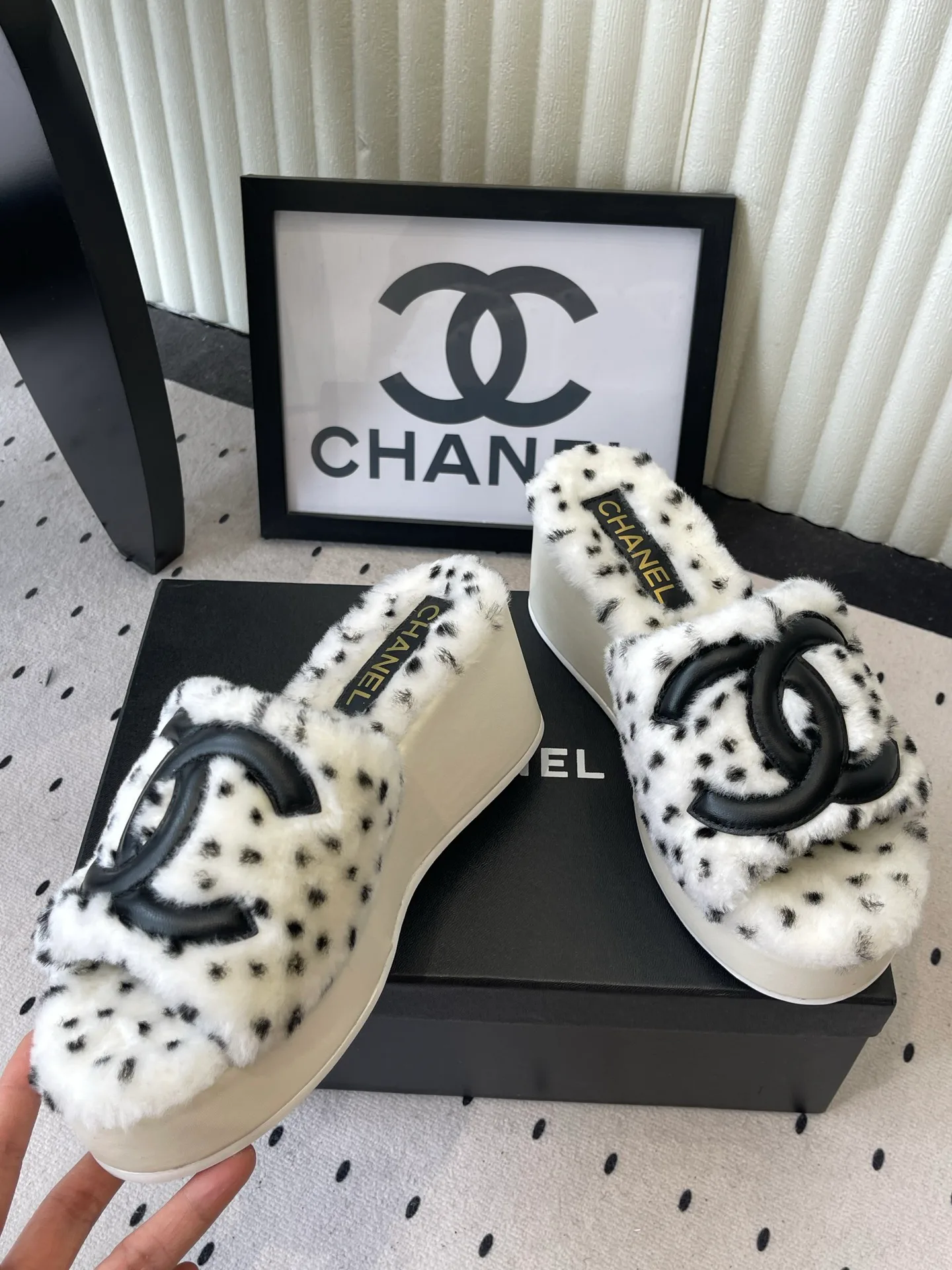 Women's Slippers CHANEL 18069907