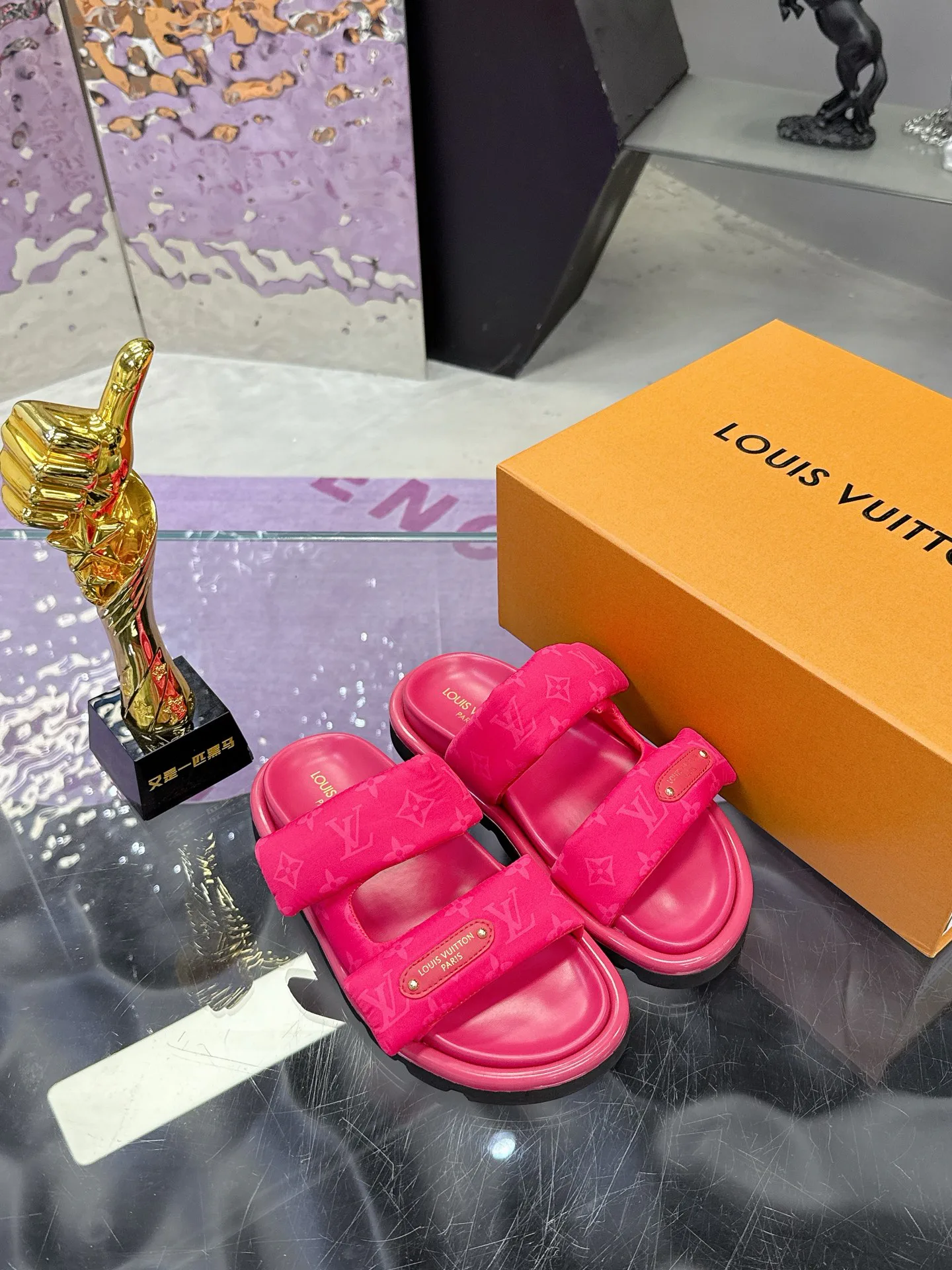 Women's Flip-Flops LOUIS VUITTON 17530460