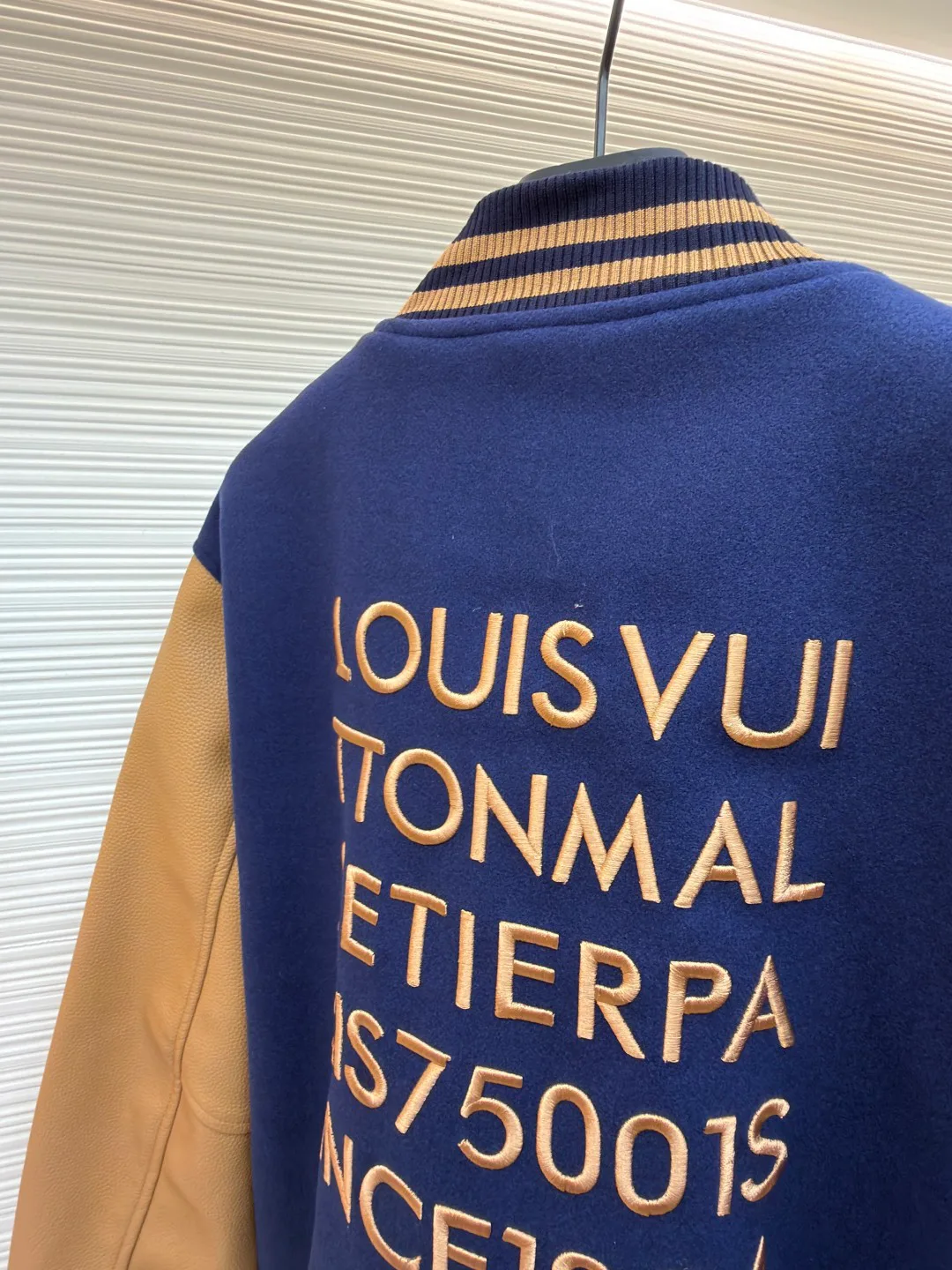 Men's Jackets And Down Jackets LOUIS VUITTON 18260602