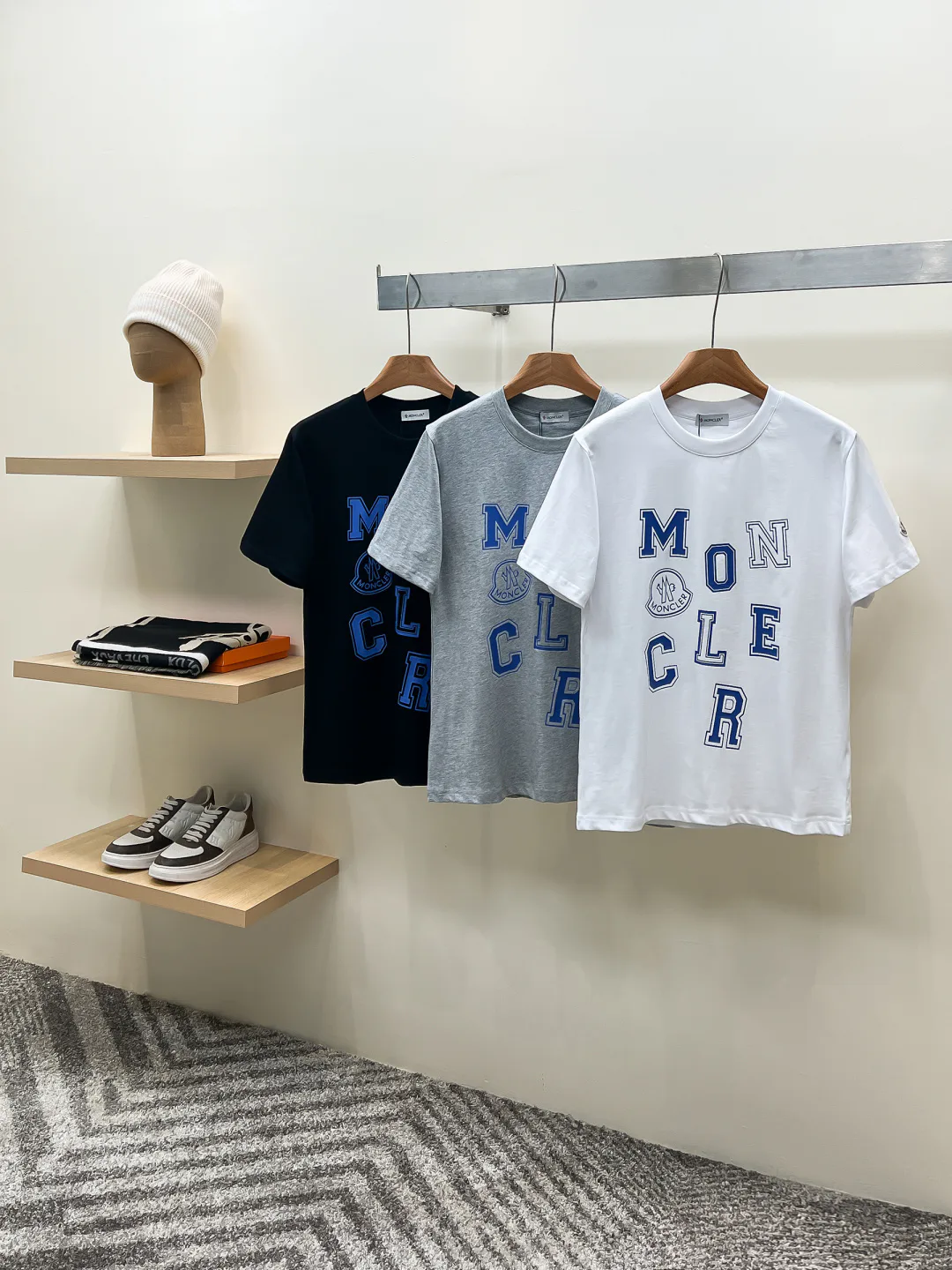 Men's T-Shirts MONCLER 18499470