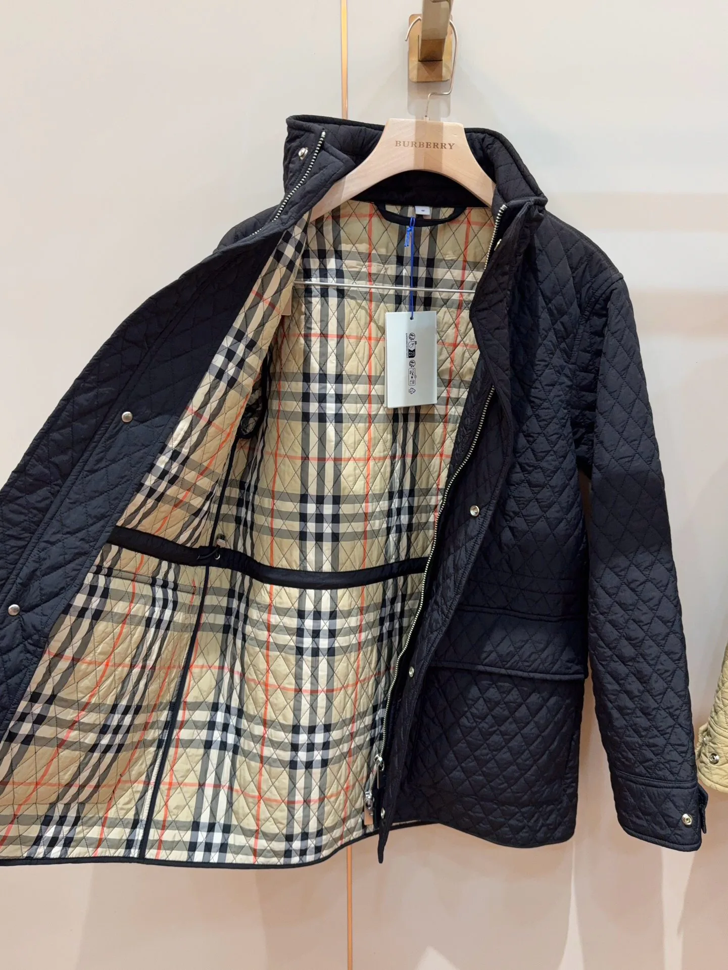Women's Jackets And Down Jackets BURBERRY 18206344