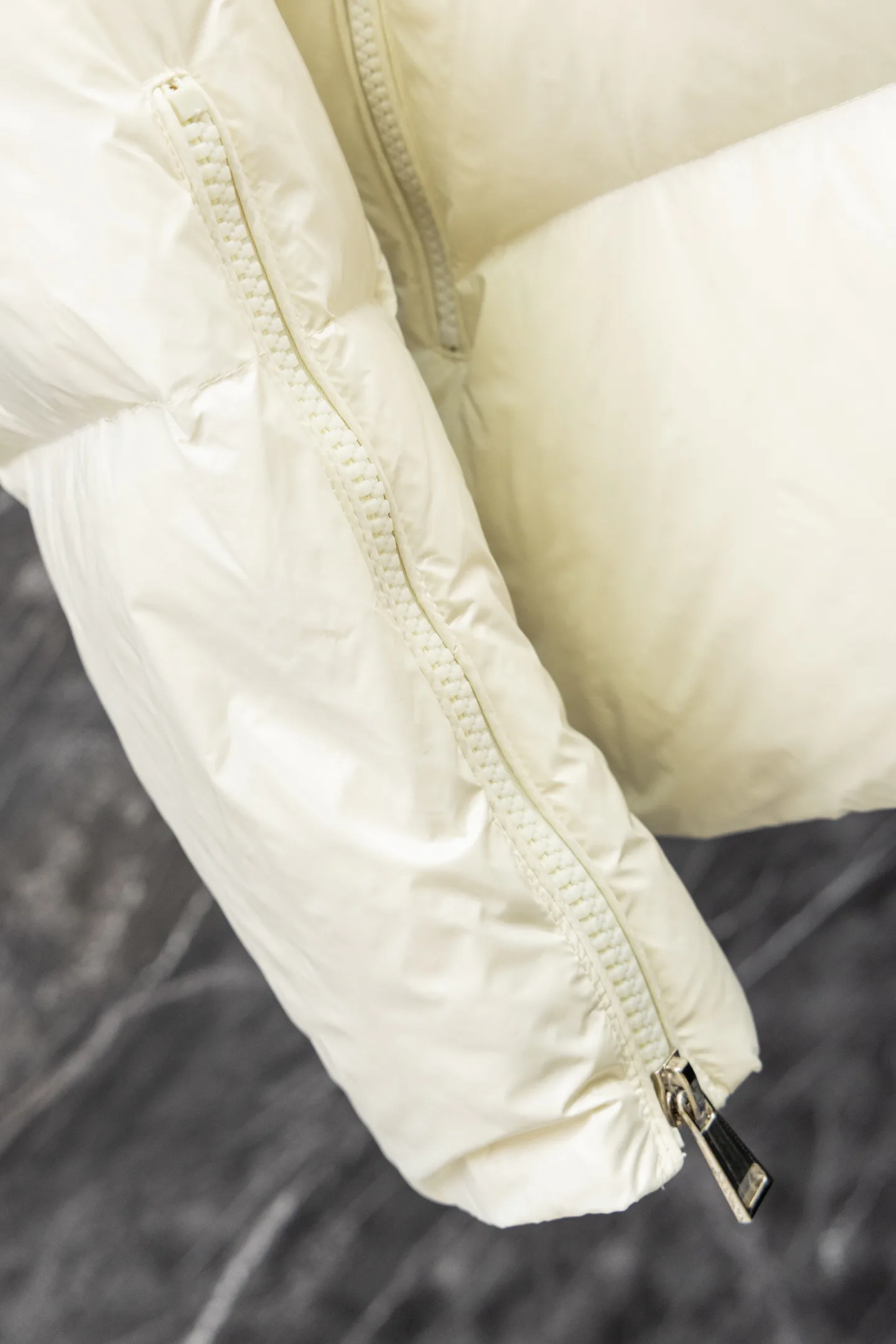 Women's Jackets And Down Jackets MONCLER 18507208