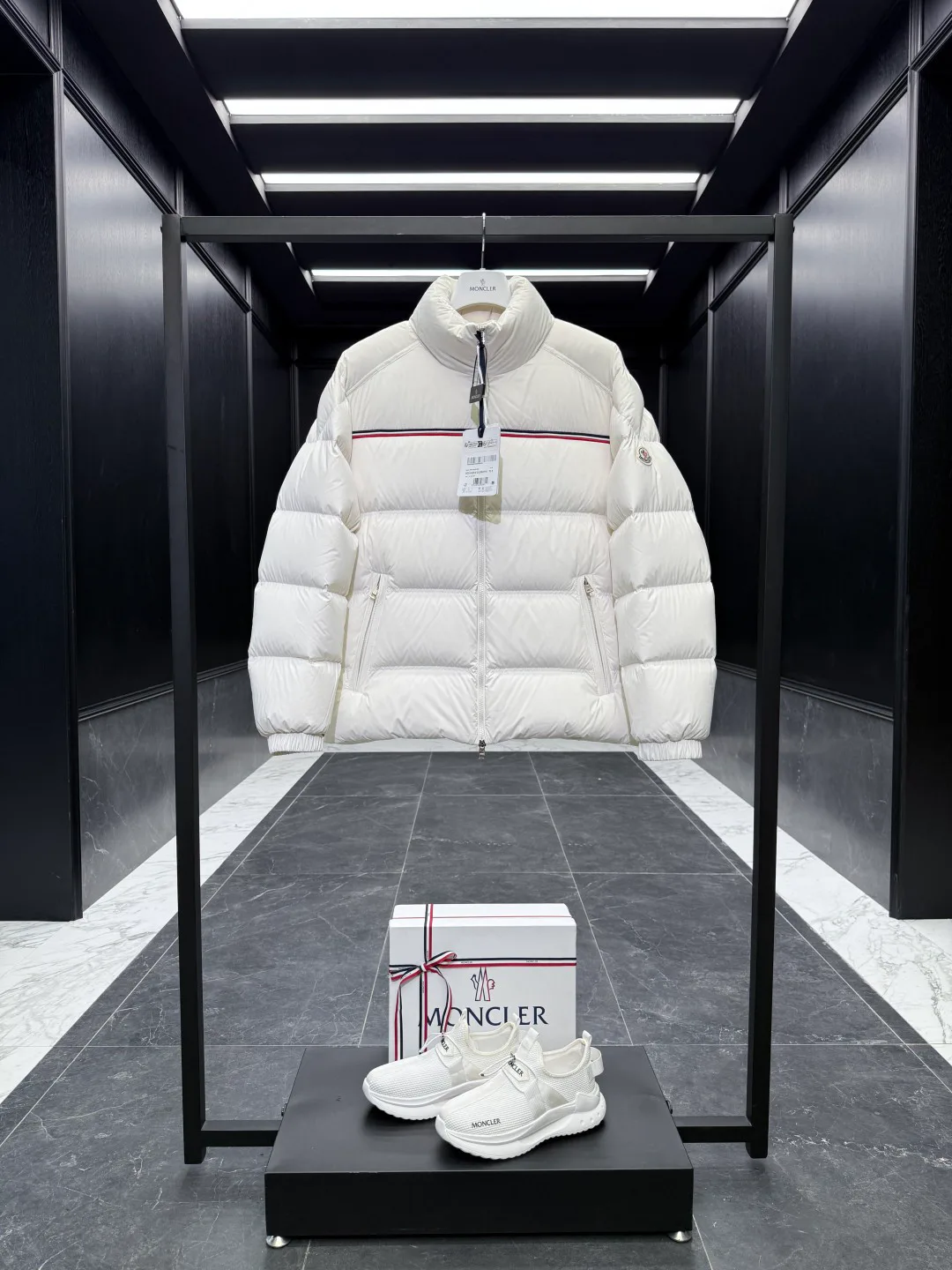 Men's Jackets And Down Jackets MONCLER 18007691