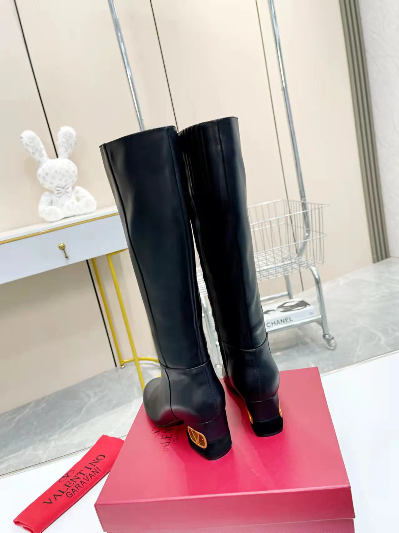 Women's Boots VALENTINO 17956938