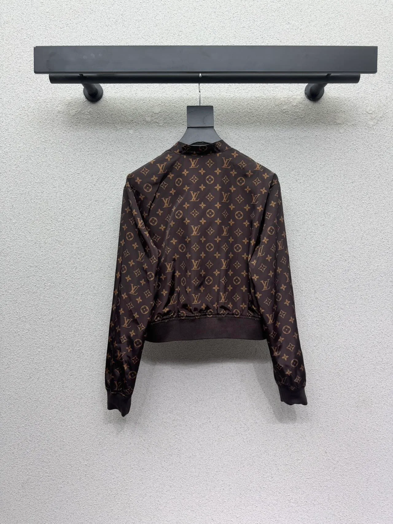 Куртки И Пуховики Женские Louis Vuitton 18680838