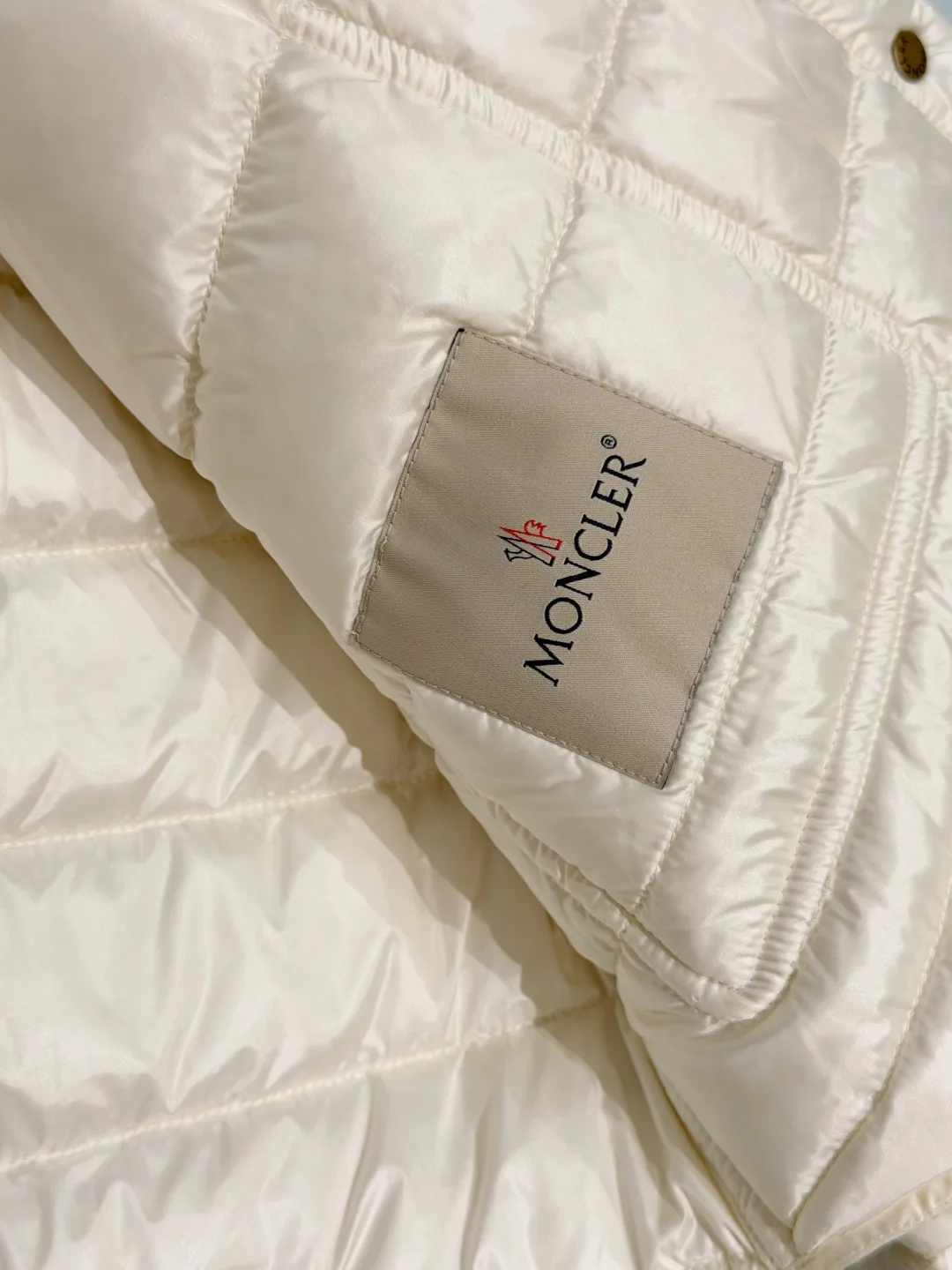 Women's Jackets And Down Jackets MONCLER 18439953