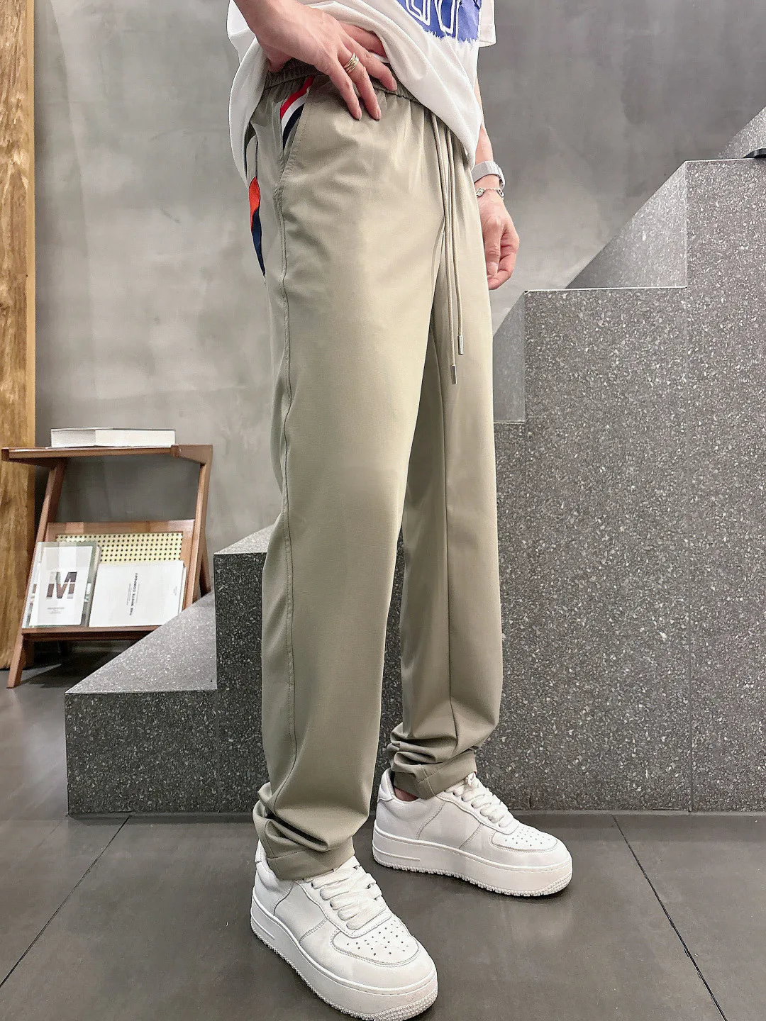 Men's Trousers MONCLER 18097668