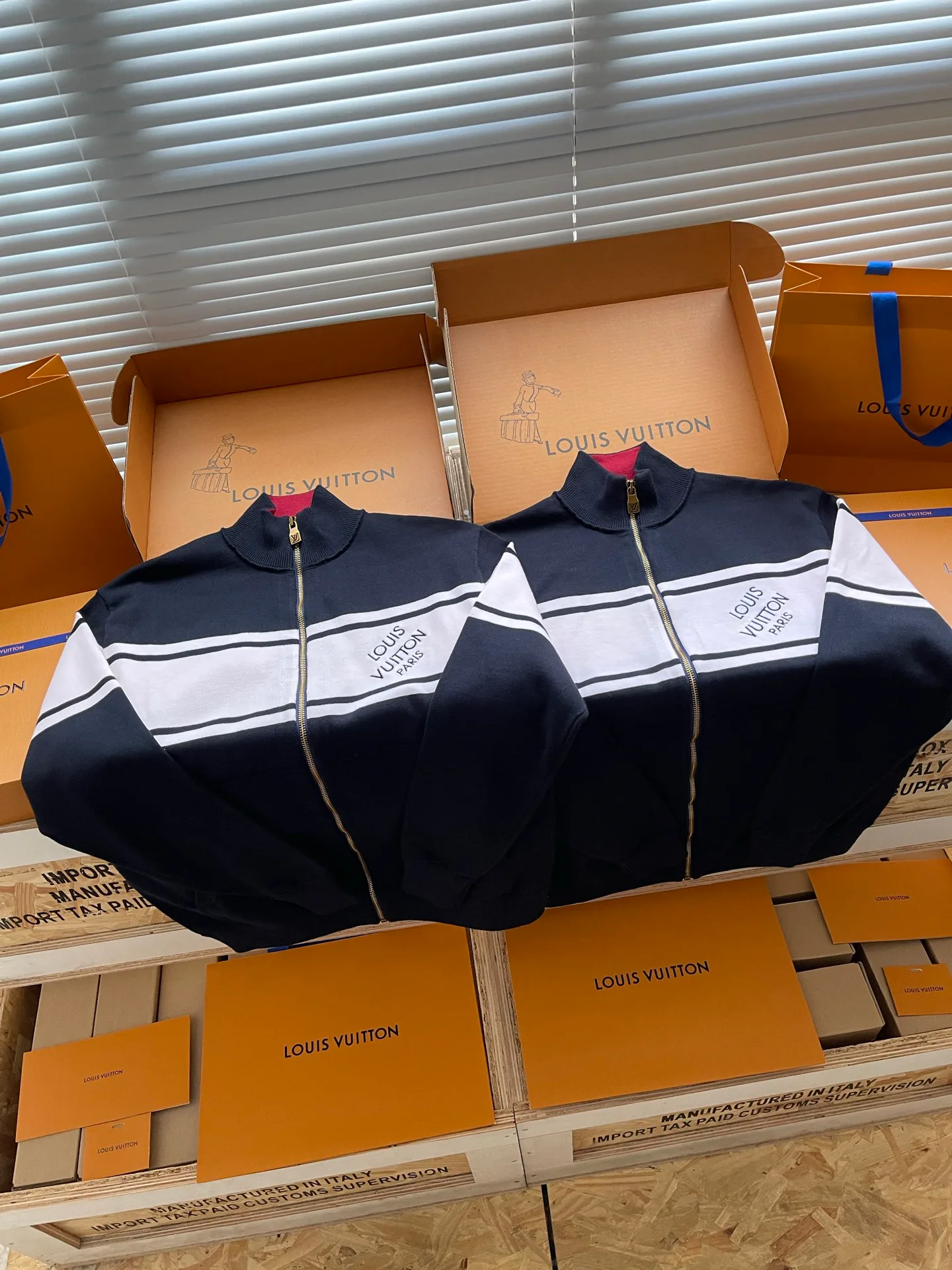 Men's Jackets And Down Jackets LOUIS VUITTON 18413971
