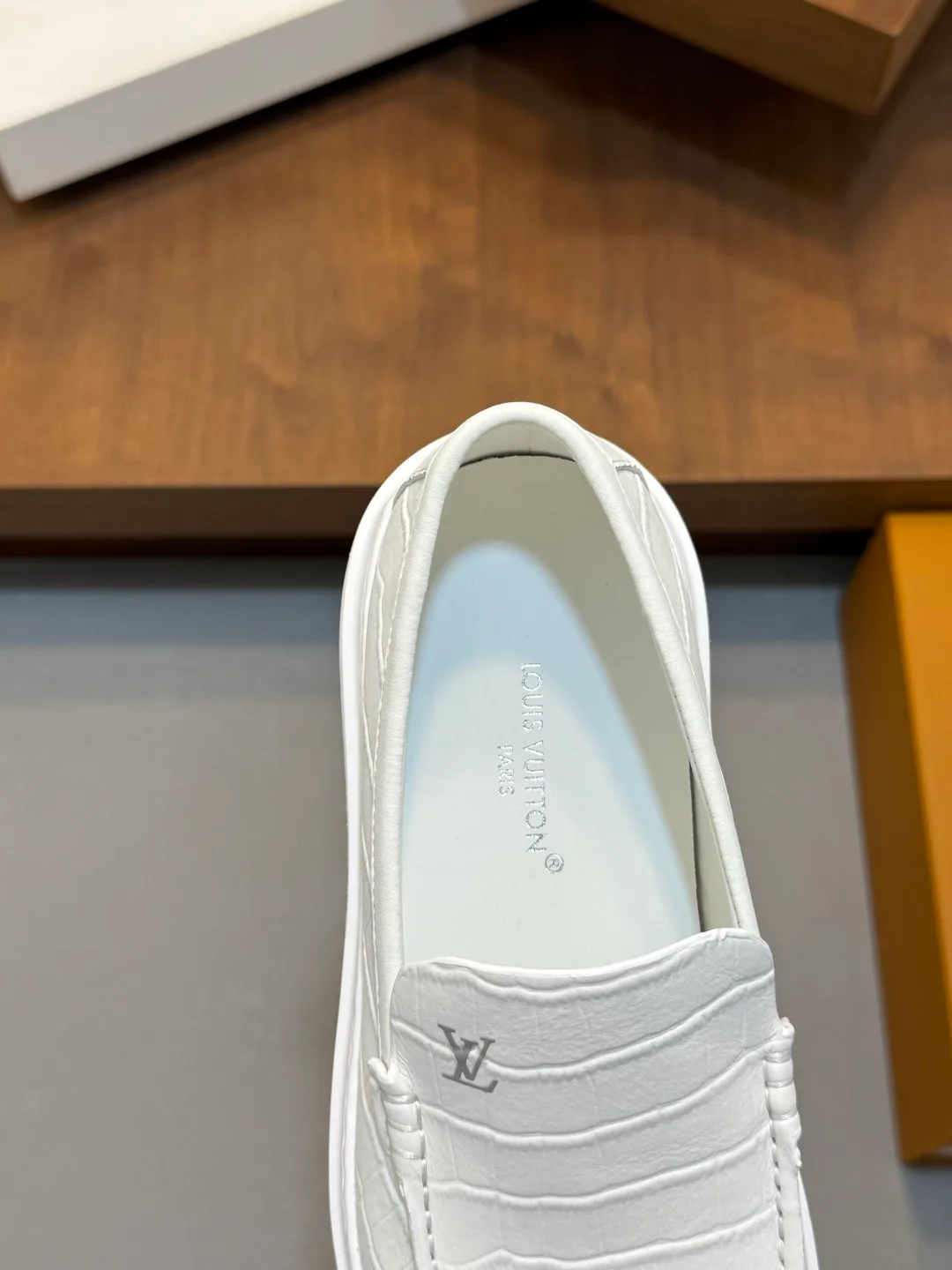 Men's Sneakers LOUIS VUITTON 18548649
