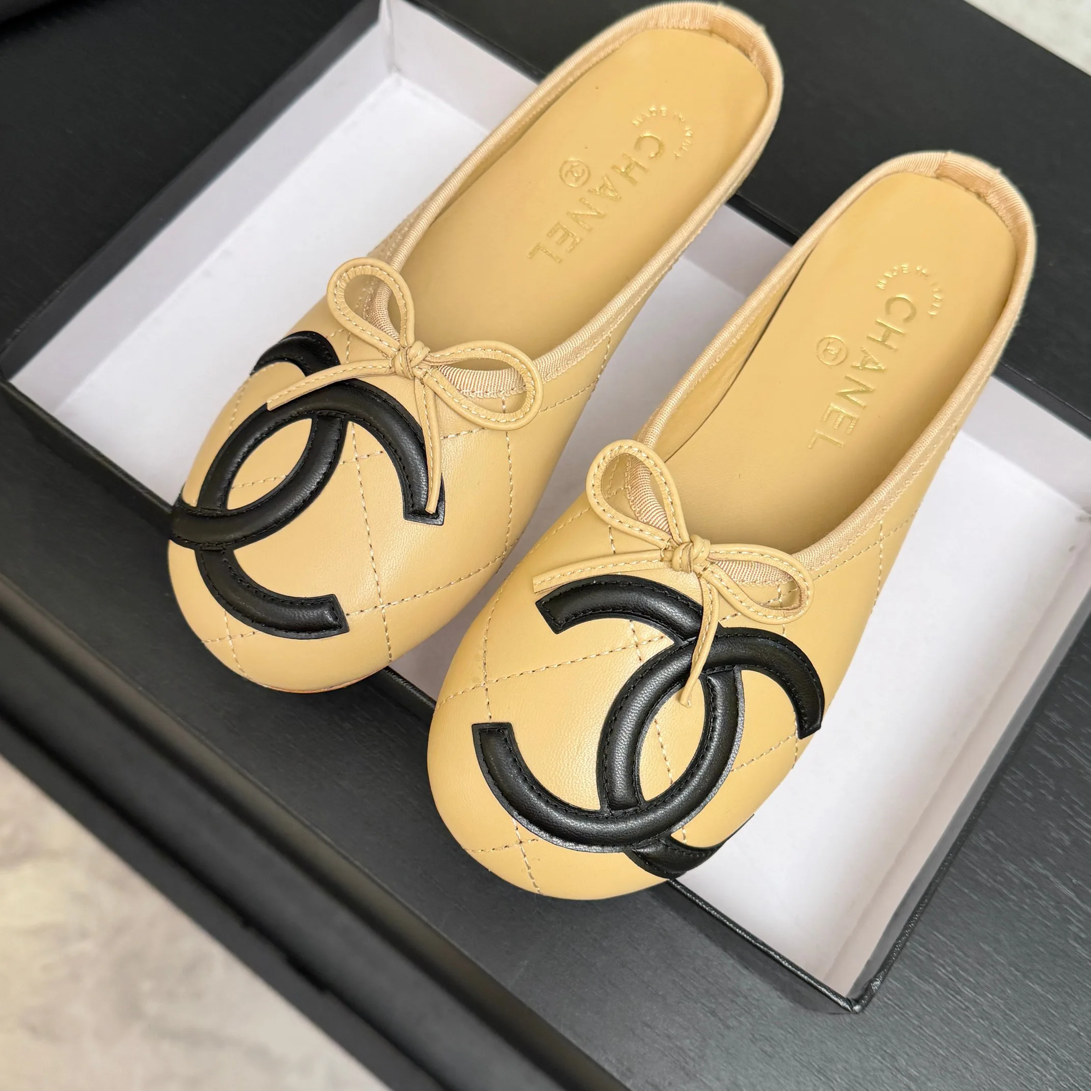 Women's Ballet Flats CHANEL 18063109