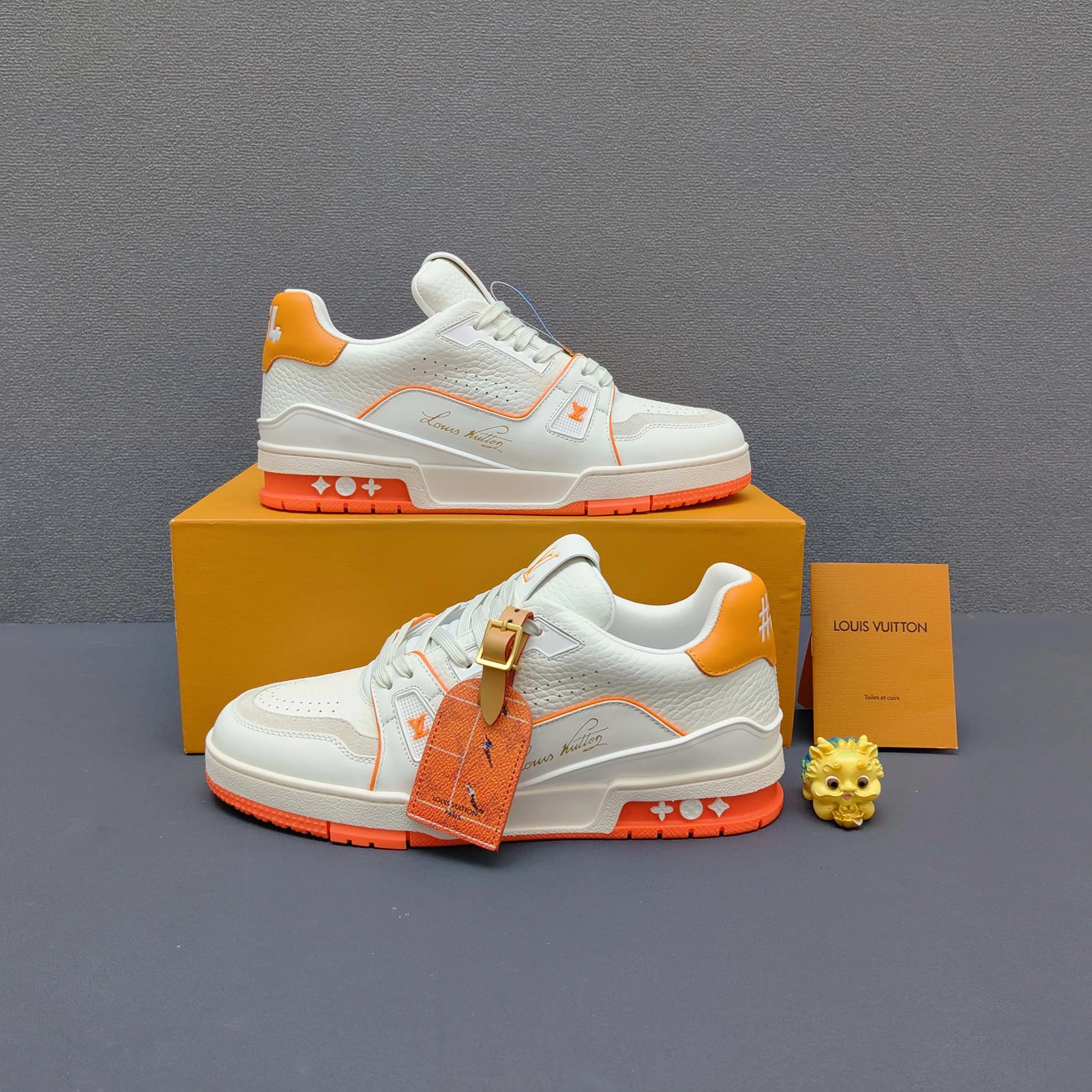 Women's Sneakers LOUIS VUITTON 17725122
