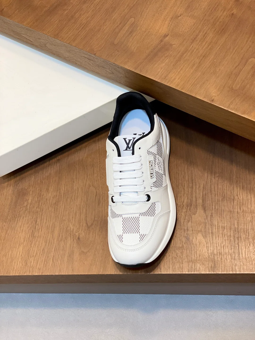 Men's Sneakers LOUIS VUITTON 18274585
