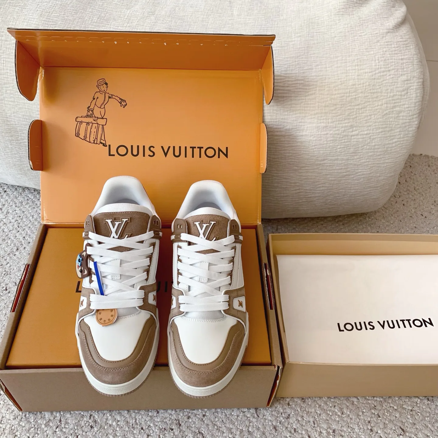 Women's Sneakers LOUIS VUITTON 18258361