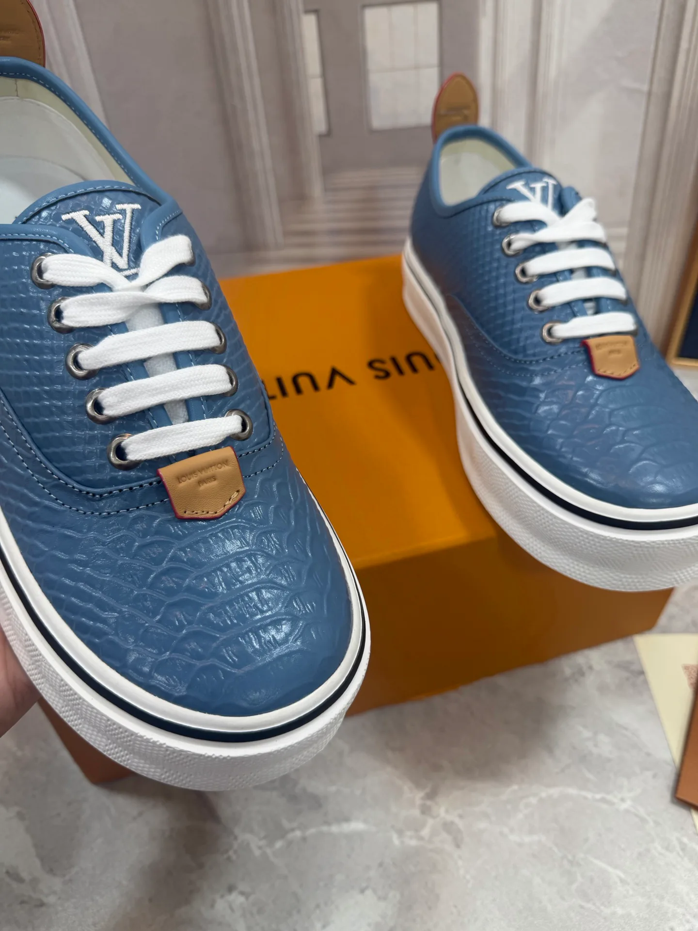 Men's Sneakers LOUIS VUITTON 18190058
