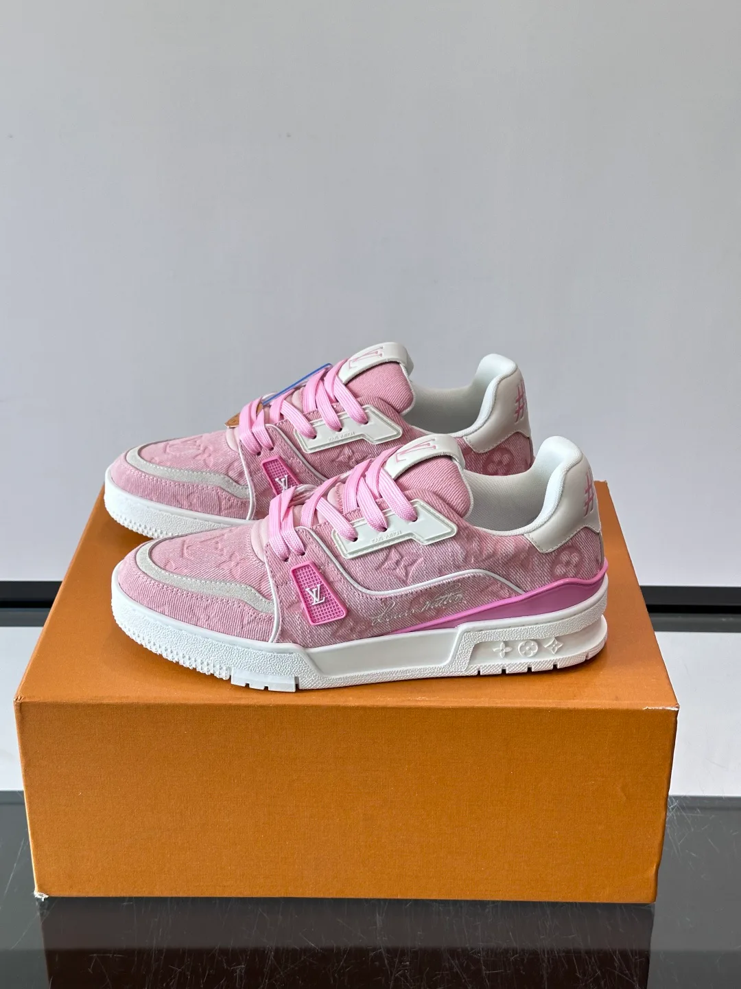 Men's Sneakers LOUIS VUITTON 17638791
