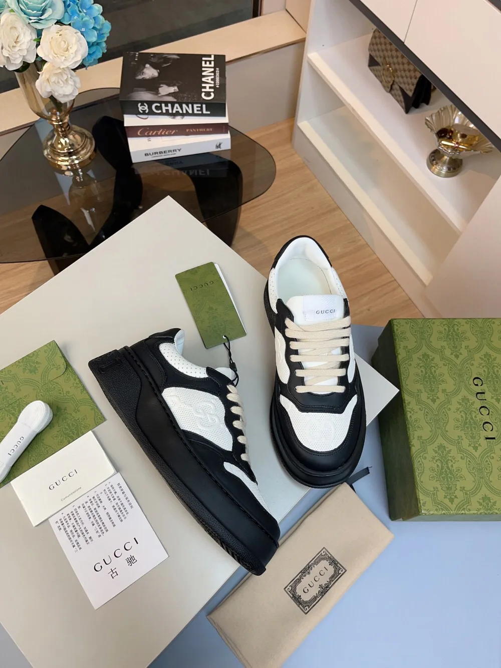 Women's Sneakers GUCCI 18369646