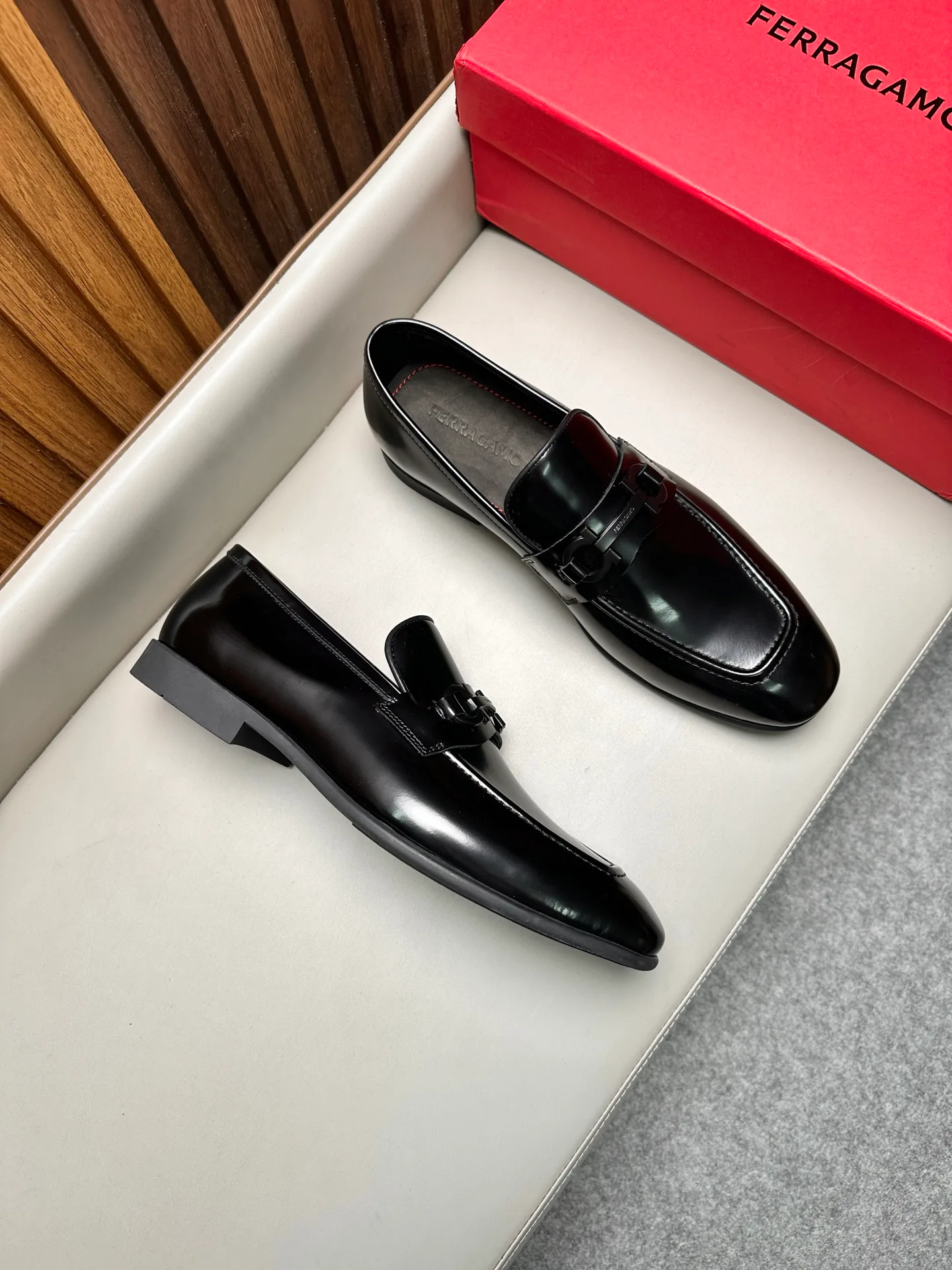 Men's Loafers And Dress Shoes SALVATORE FERRAGAMO 17470840