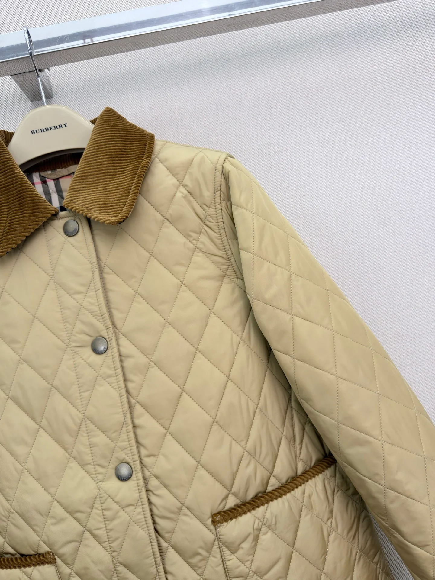 Women's Jackets And Down Jackets BURBERRY 18056787
