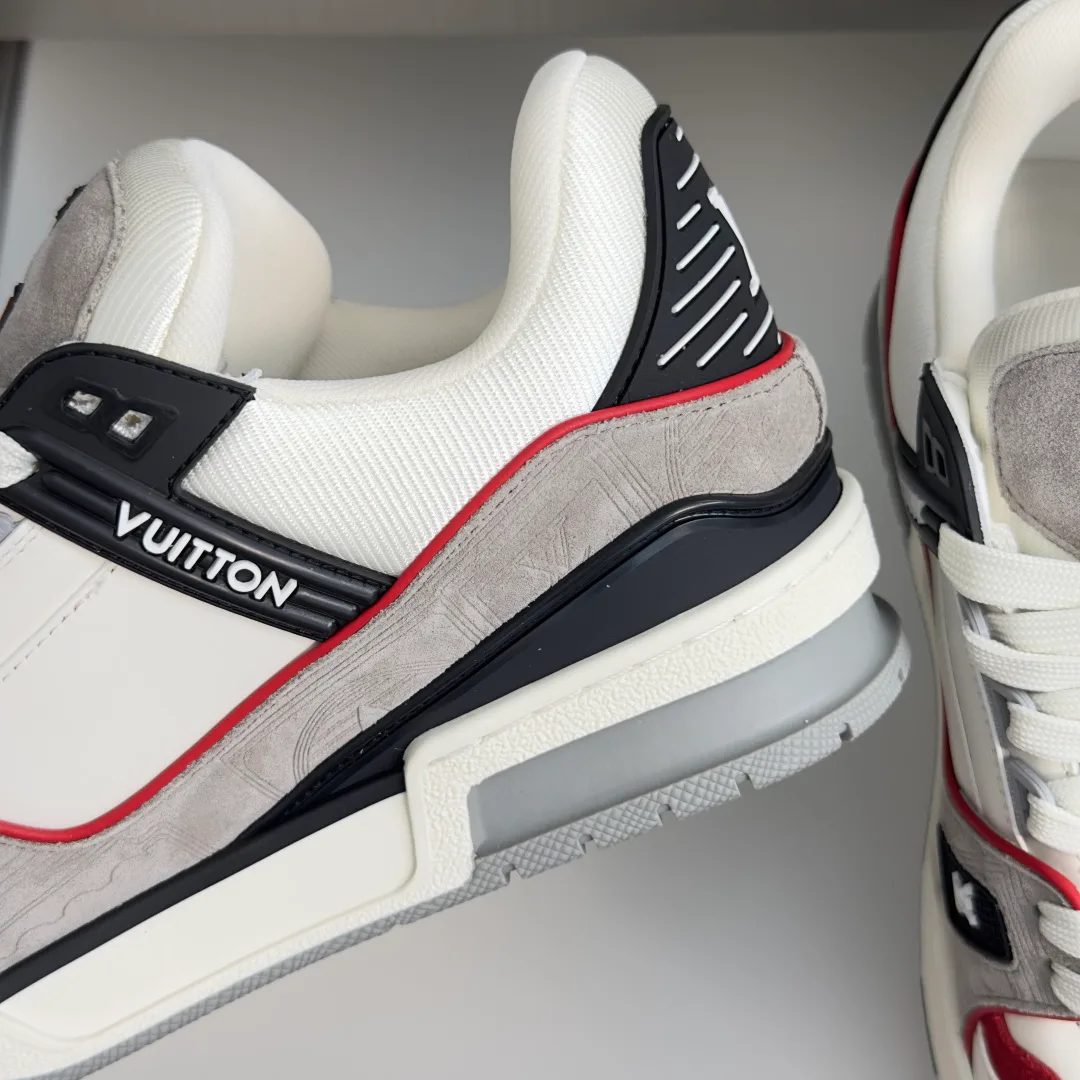 Men's Sneakers LOUIS VUITTON 17950311