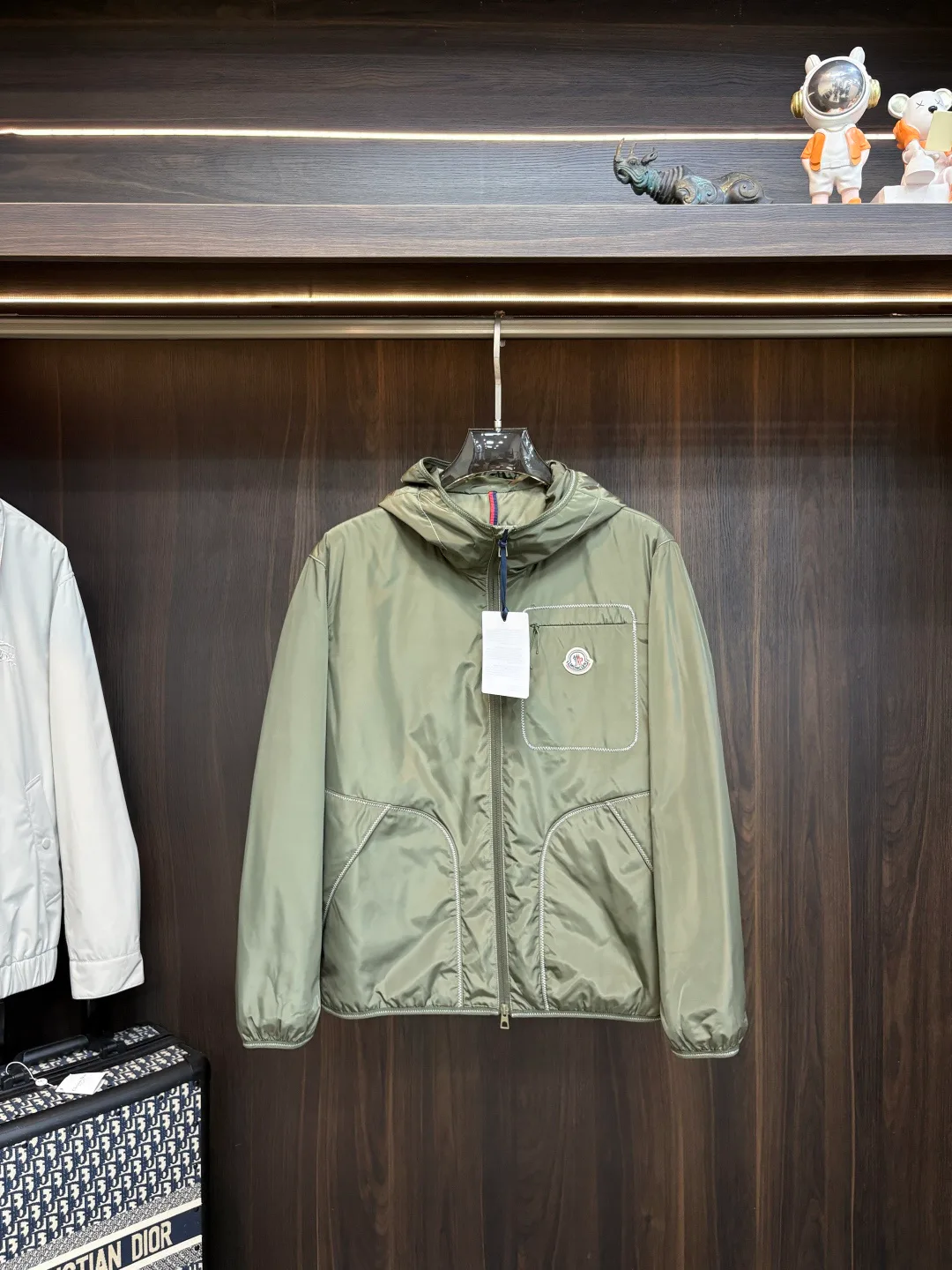 Women's Jackets And Down Jackets MONCLER 18157297