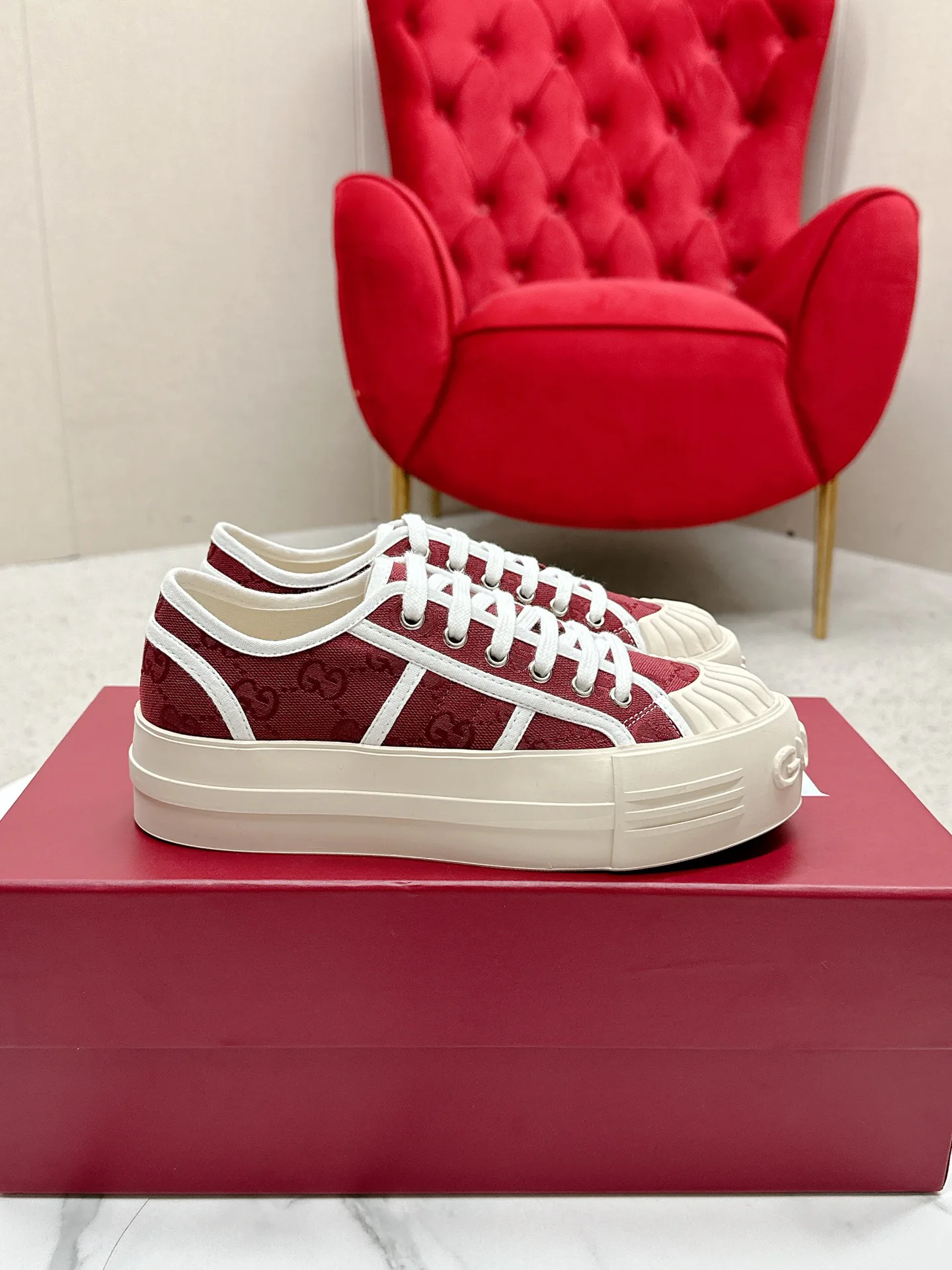 Women's Sneakers GUCCI 17746027