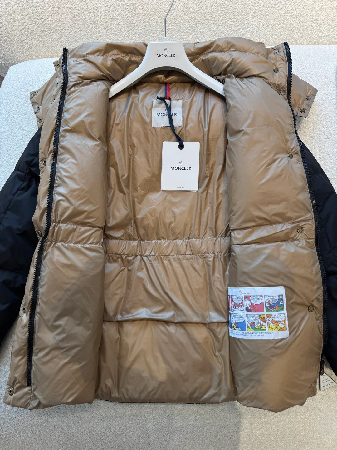 Women's Jackets And Down Jackets MONCLER 18189304