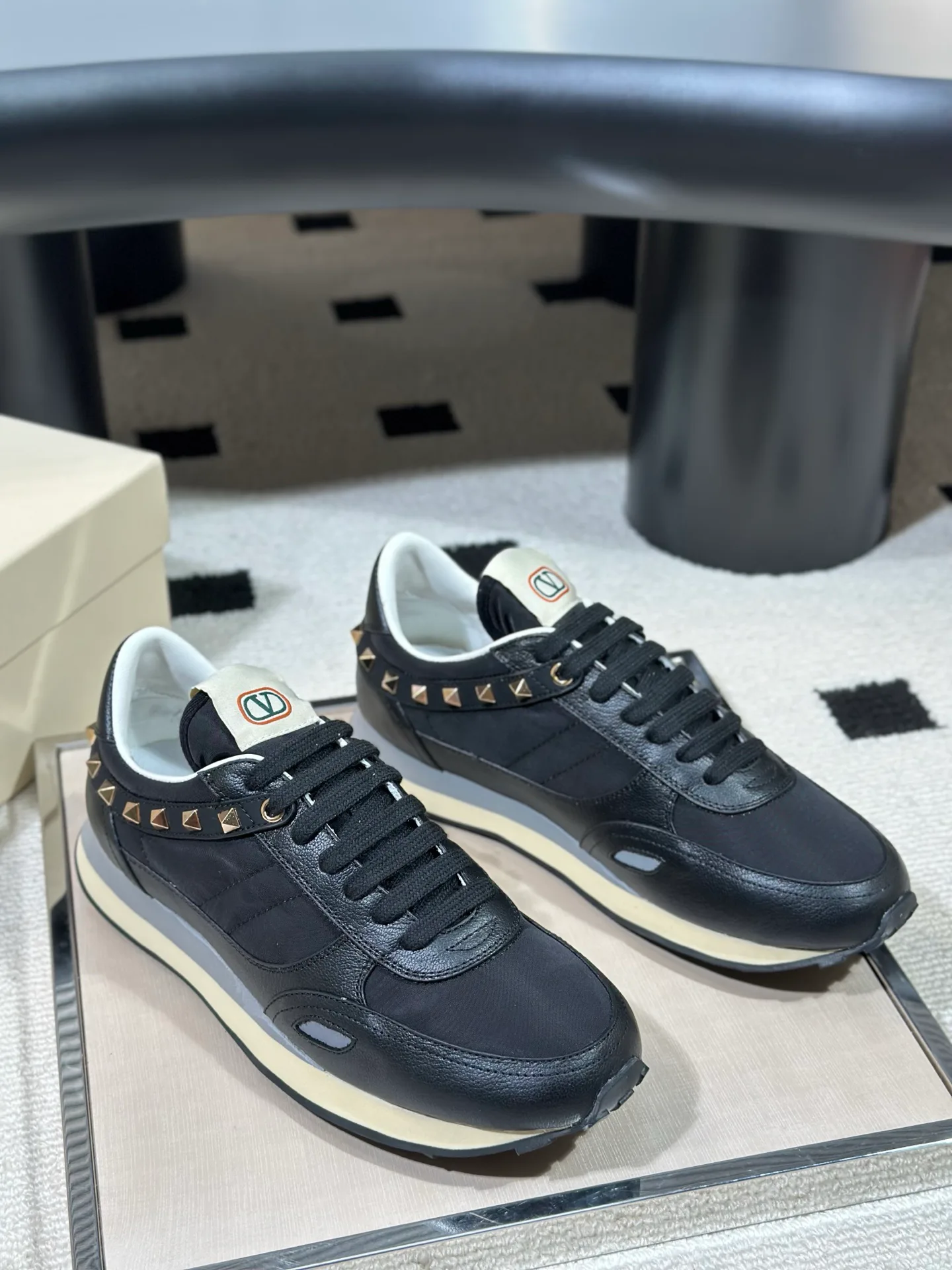 Men's Sneakers VALENTINO 17978703
