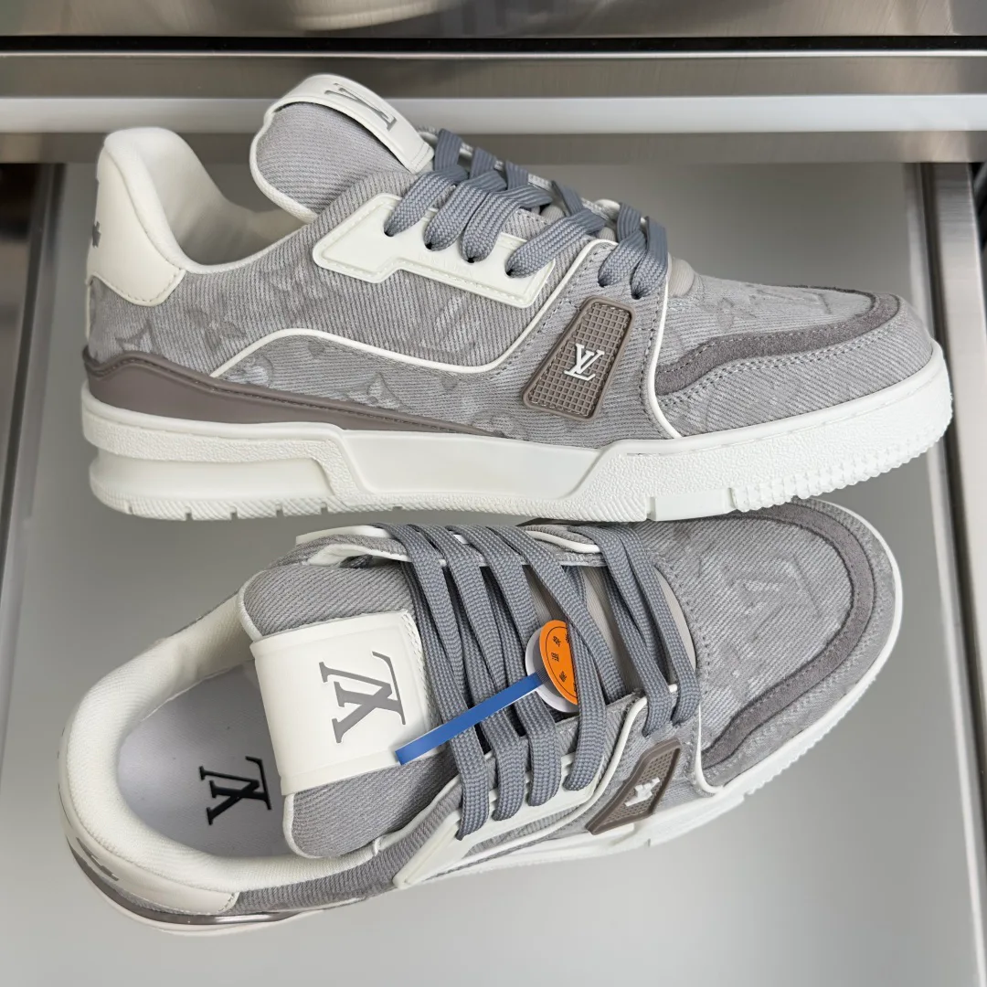 Women's Sneakers LOUIS VUITTON 17483689