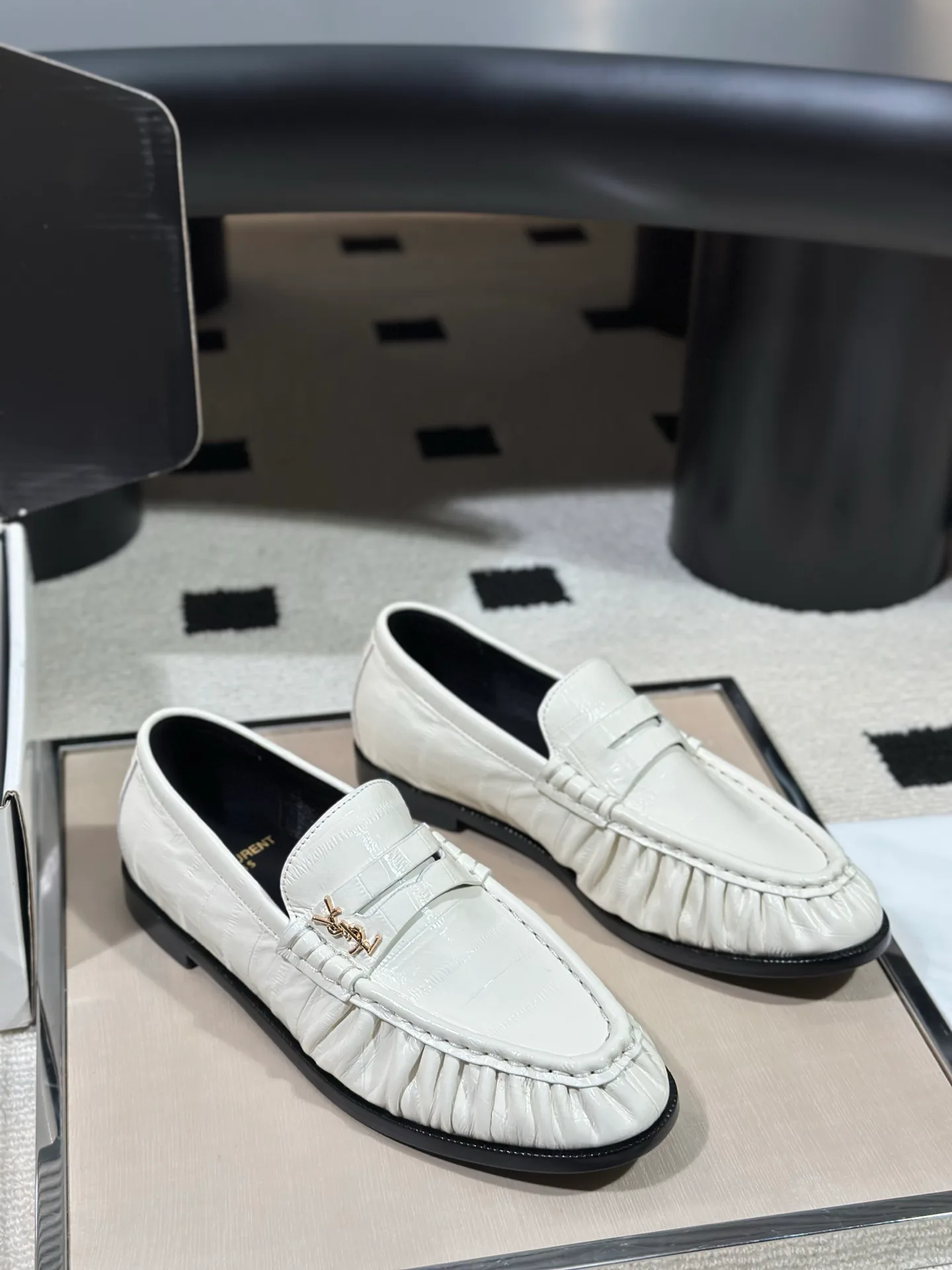 Women's Loafers And Moccasins SAINT LAURENT 18041769