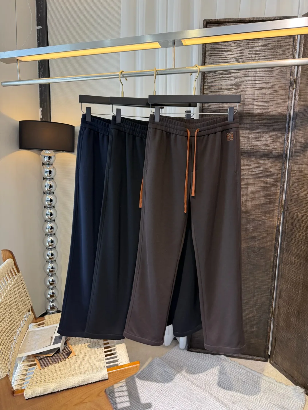 Women's Trousers LOEWE 18370497