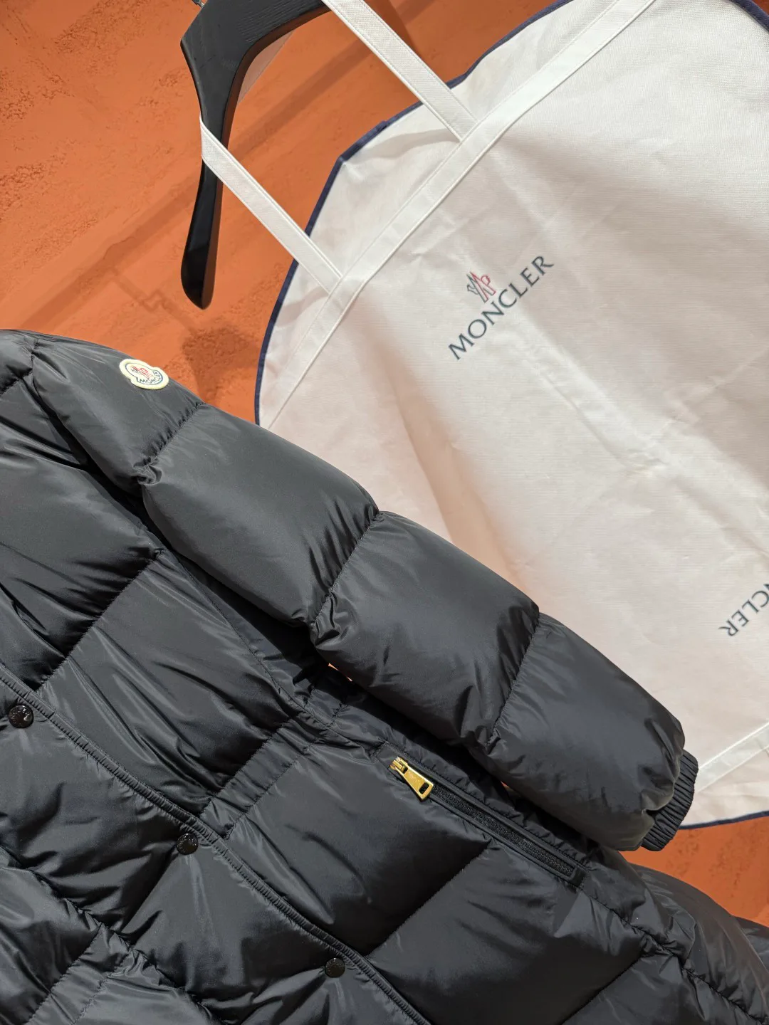 Women's Jackets And Down Jackets MONCLER 18048314