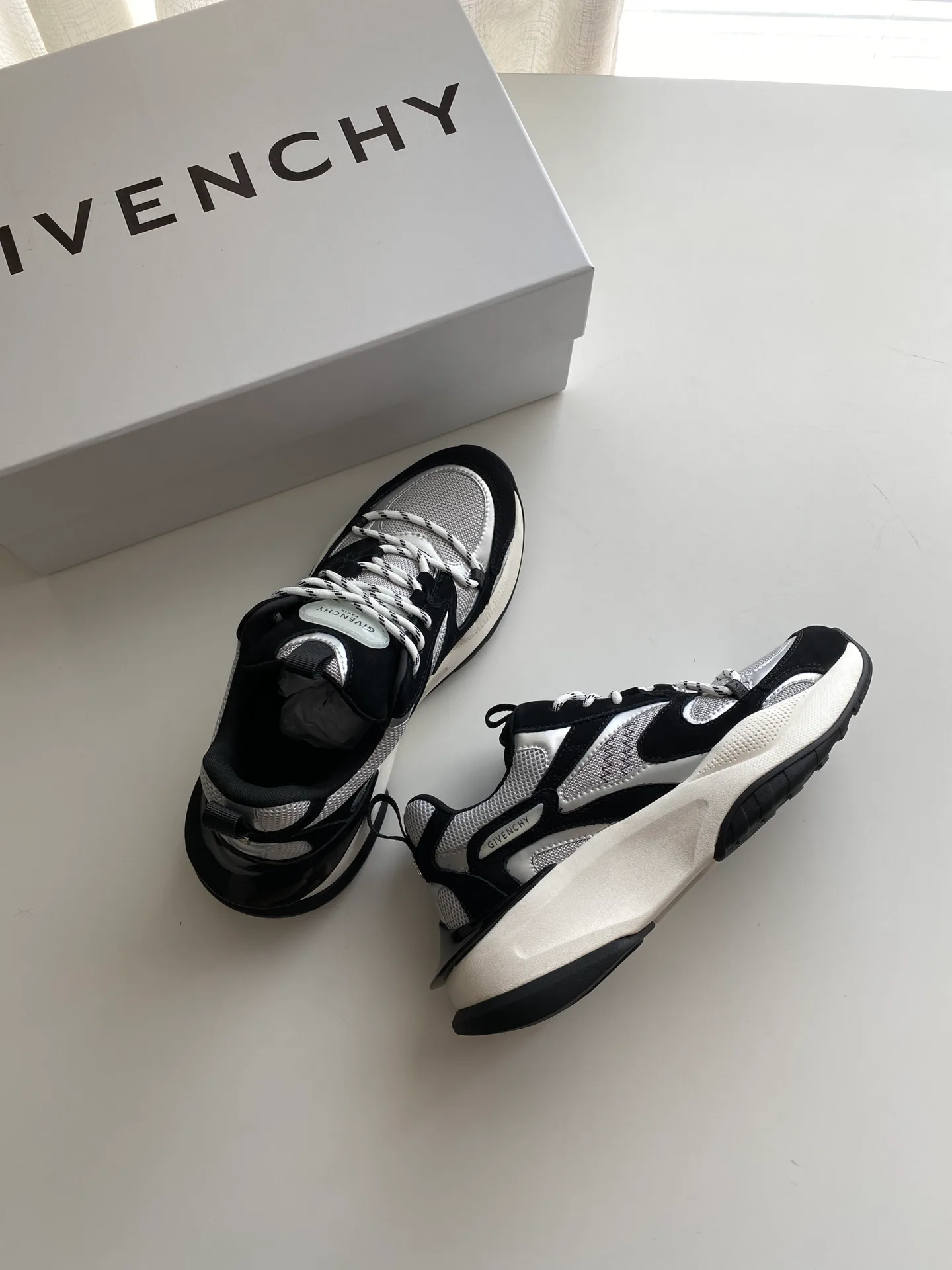 Men's Sneakers GIVENCHY 18417386