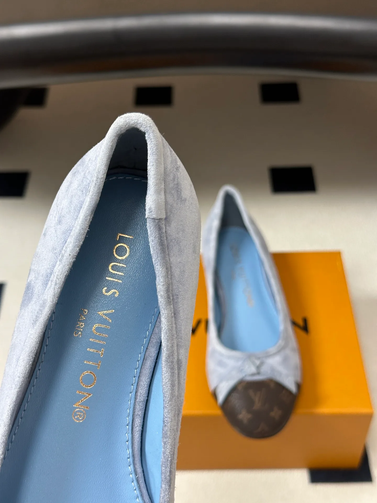 Women's Ballet Flats LOUIS VUITTON 18049406