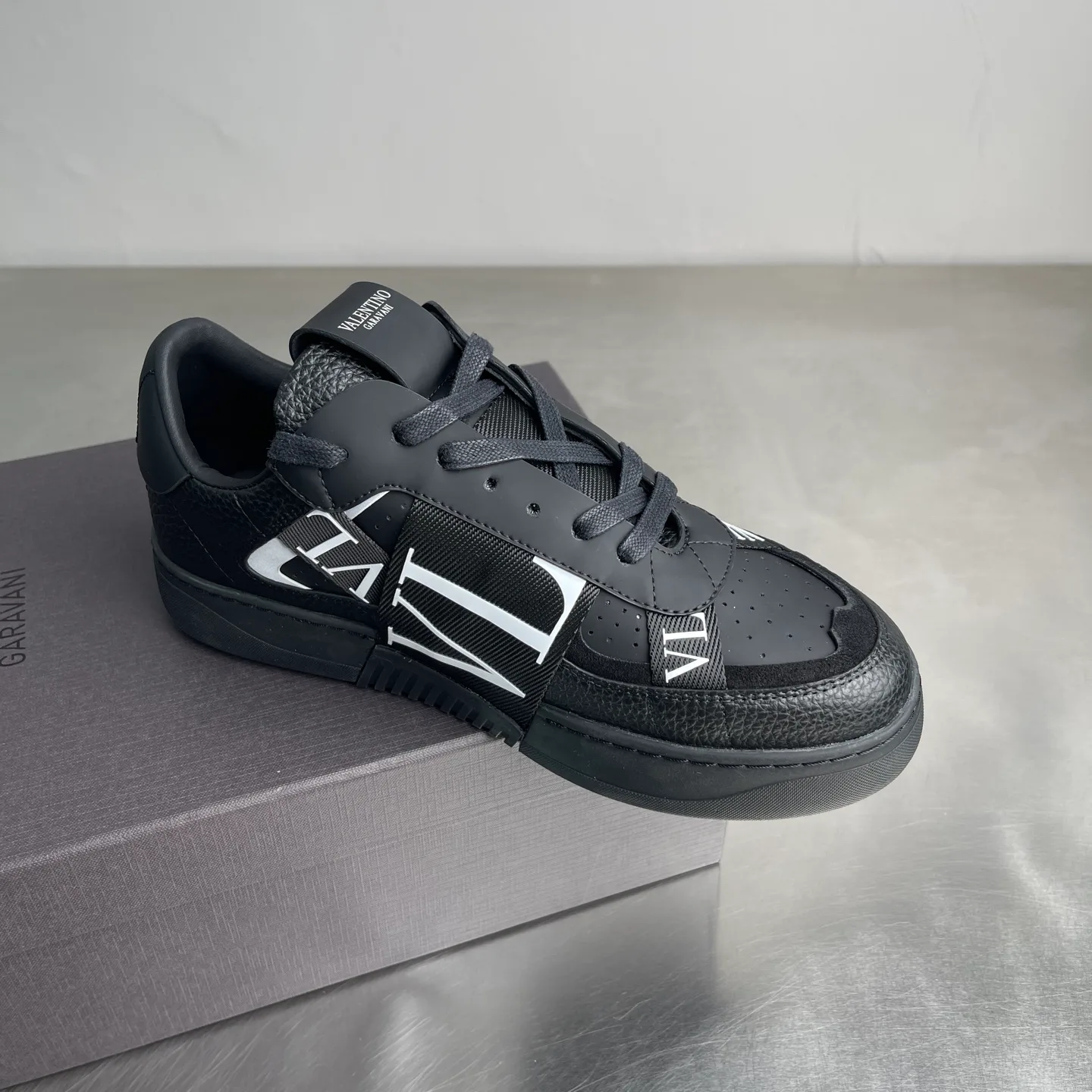 Кроссовки Женские Valentino 18637678