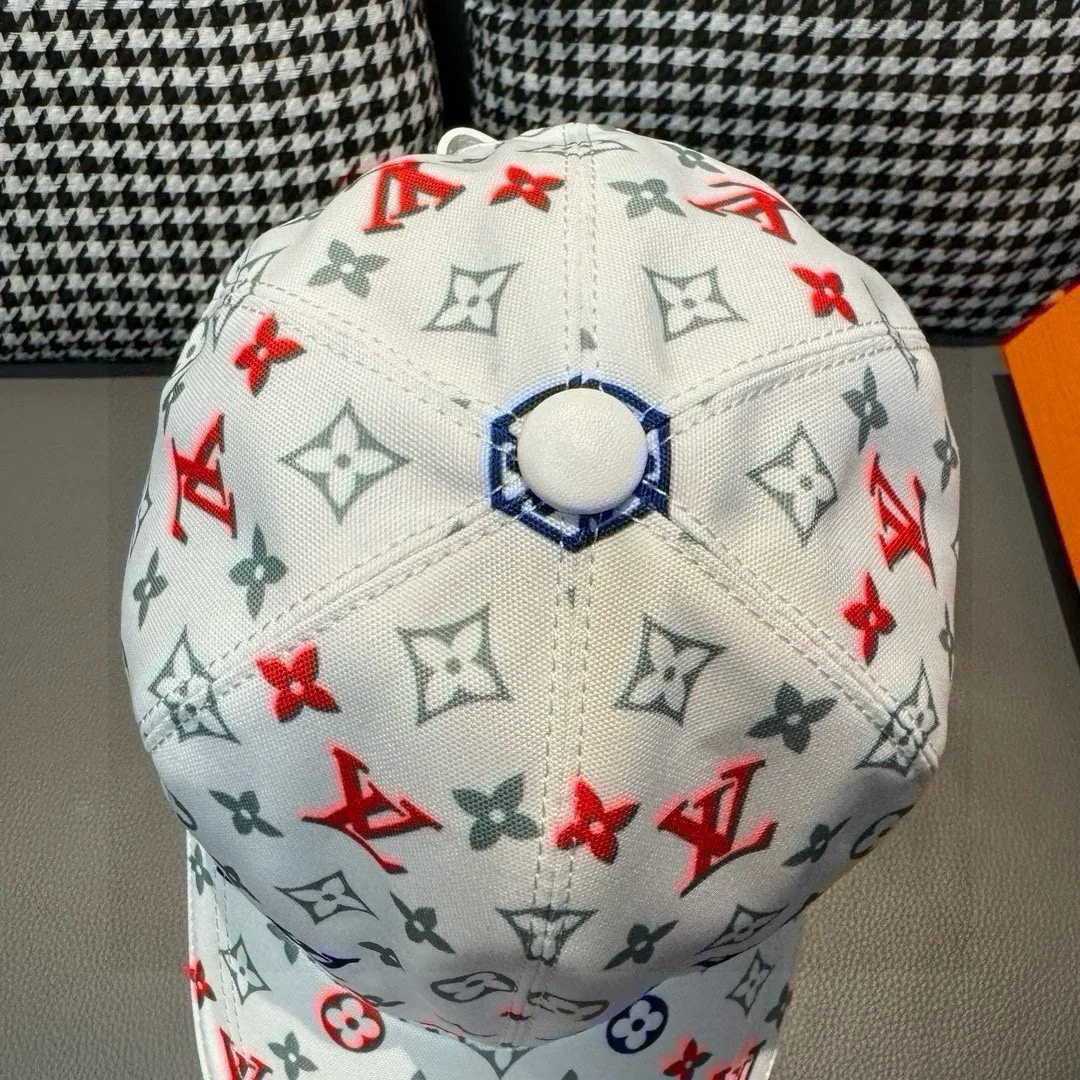 Hats LOUIS VUITTON 18347074