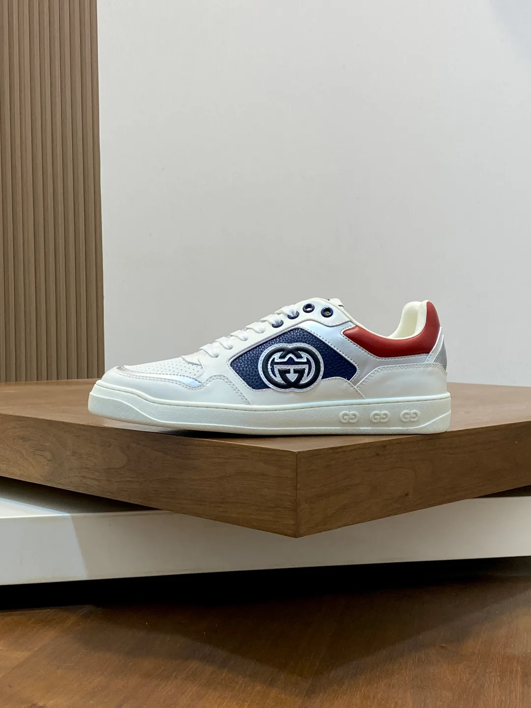 Men's Sneakers GUCCI 18039631