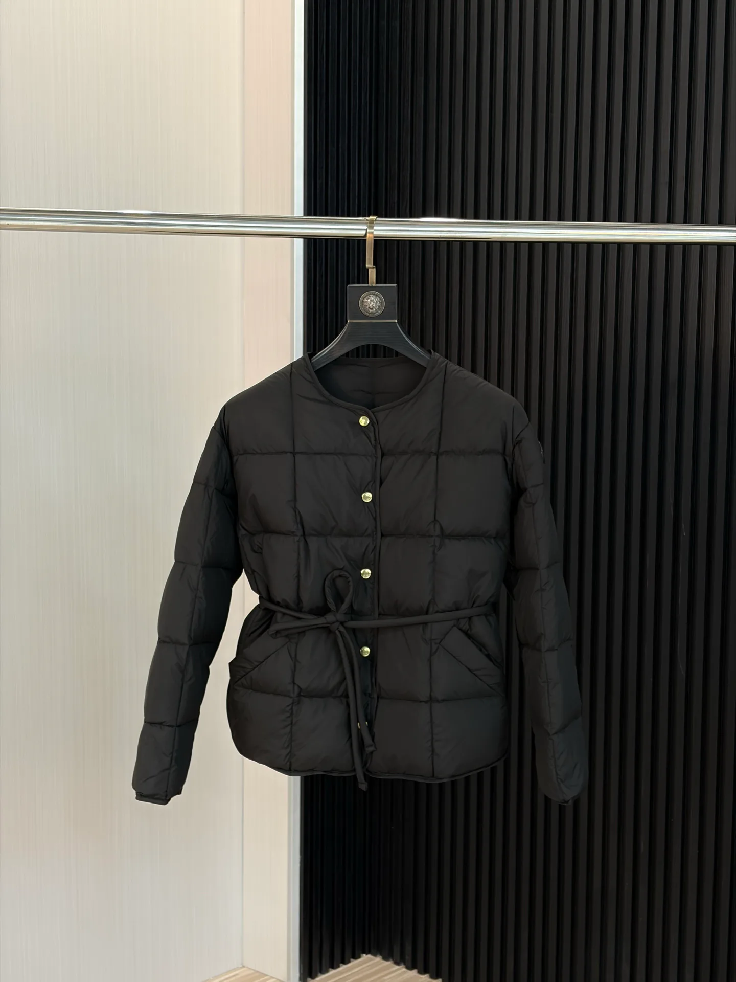 Women's Jackets And Down Jackets MONCLER 18537976